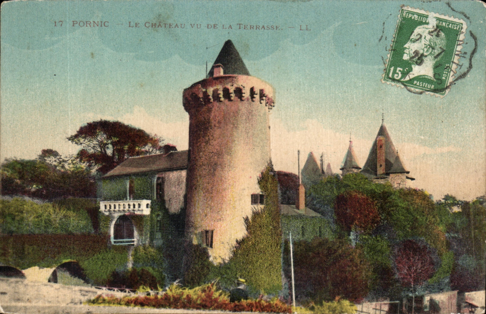 CPA Pornic Le Chateau Vu La Terresse 
