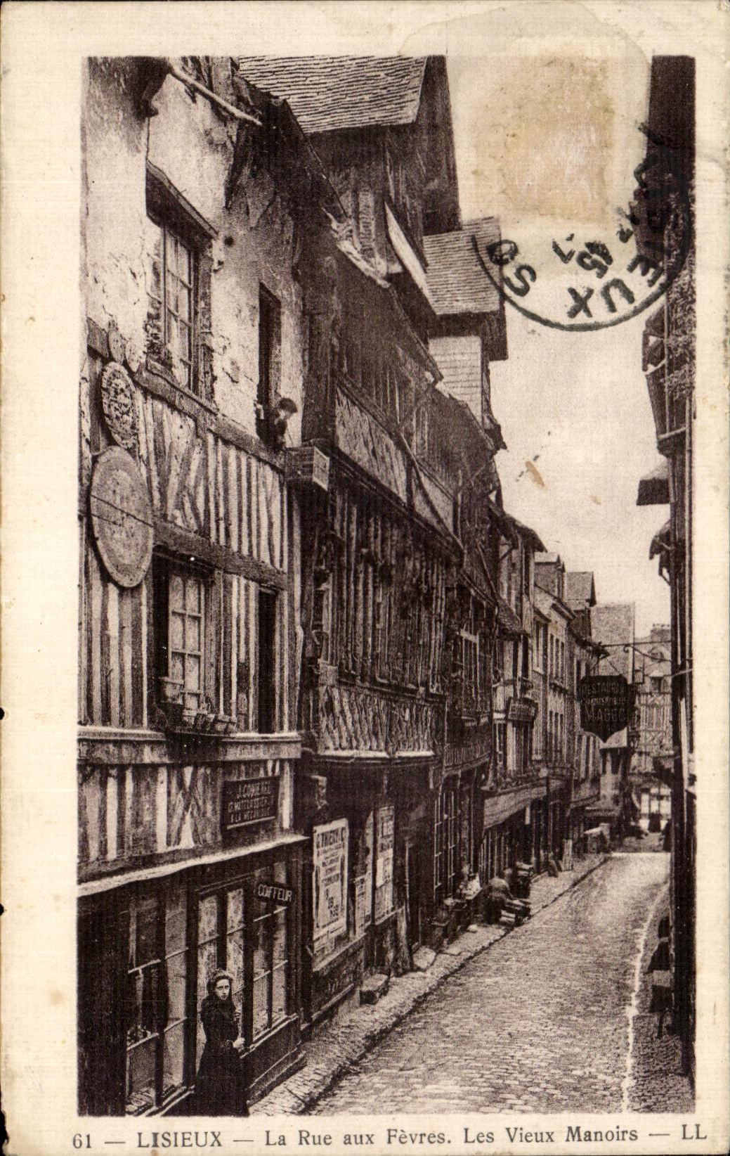 CPA Lisieux La Rue aux Fevres Les Vieux Manoirs
