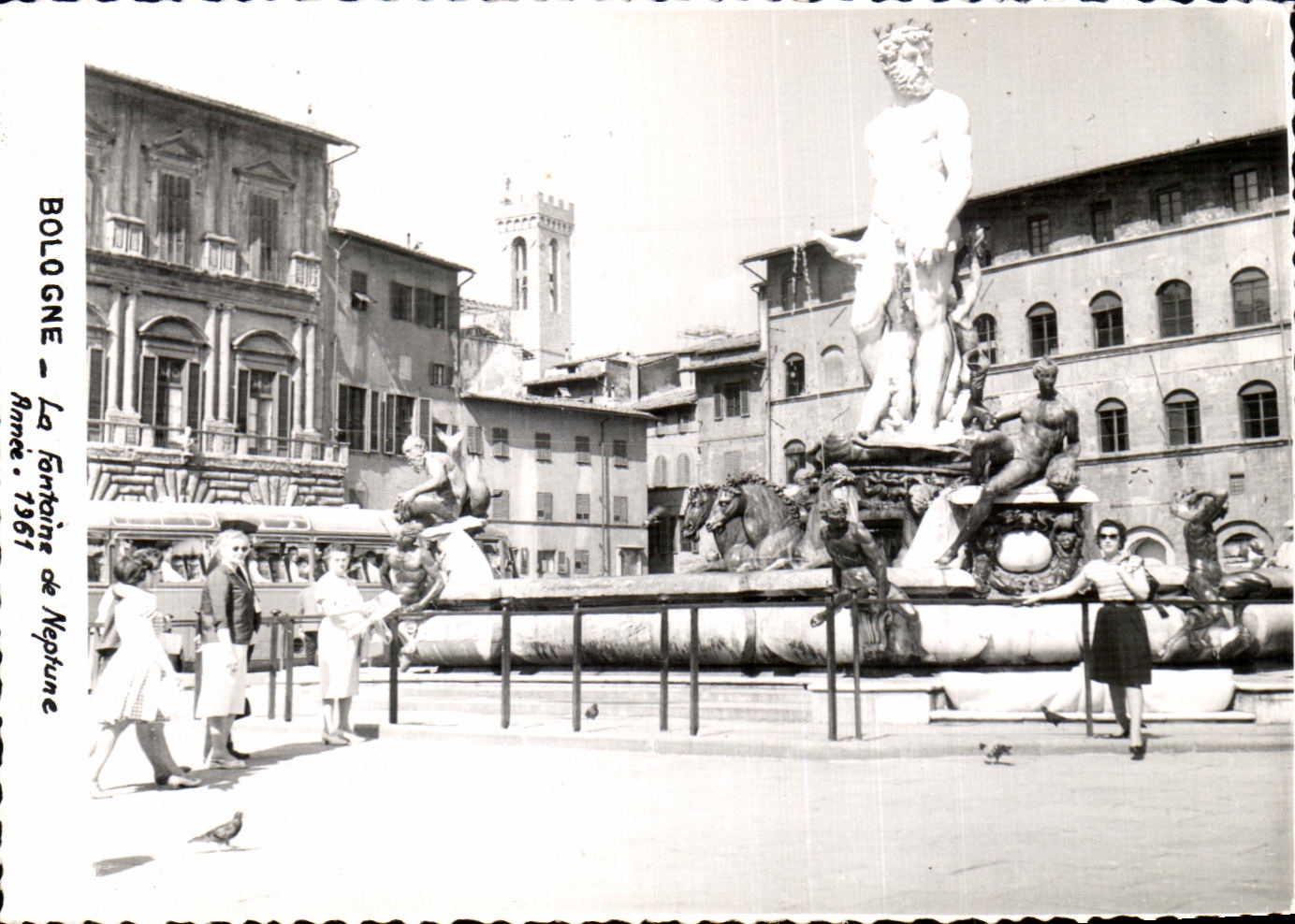 CPA Bologne La Fontaine de Neptune annee 1957