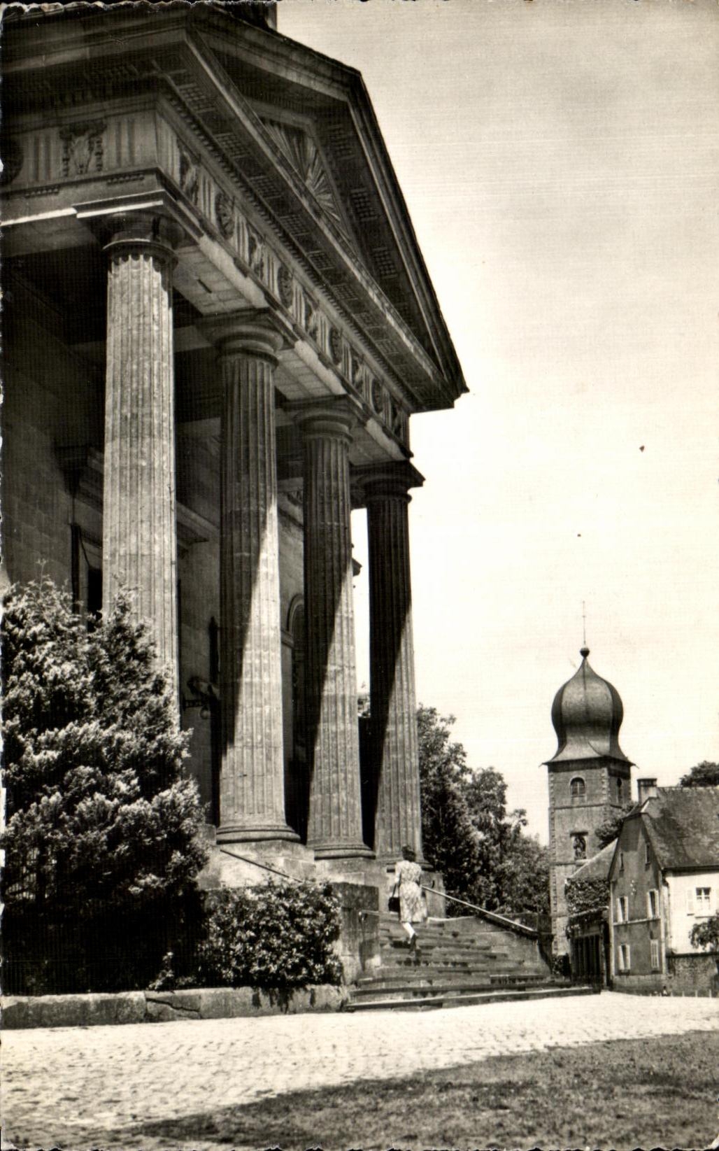 CPA Mersch Entering of parish church Luxembourg