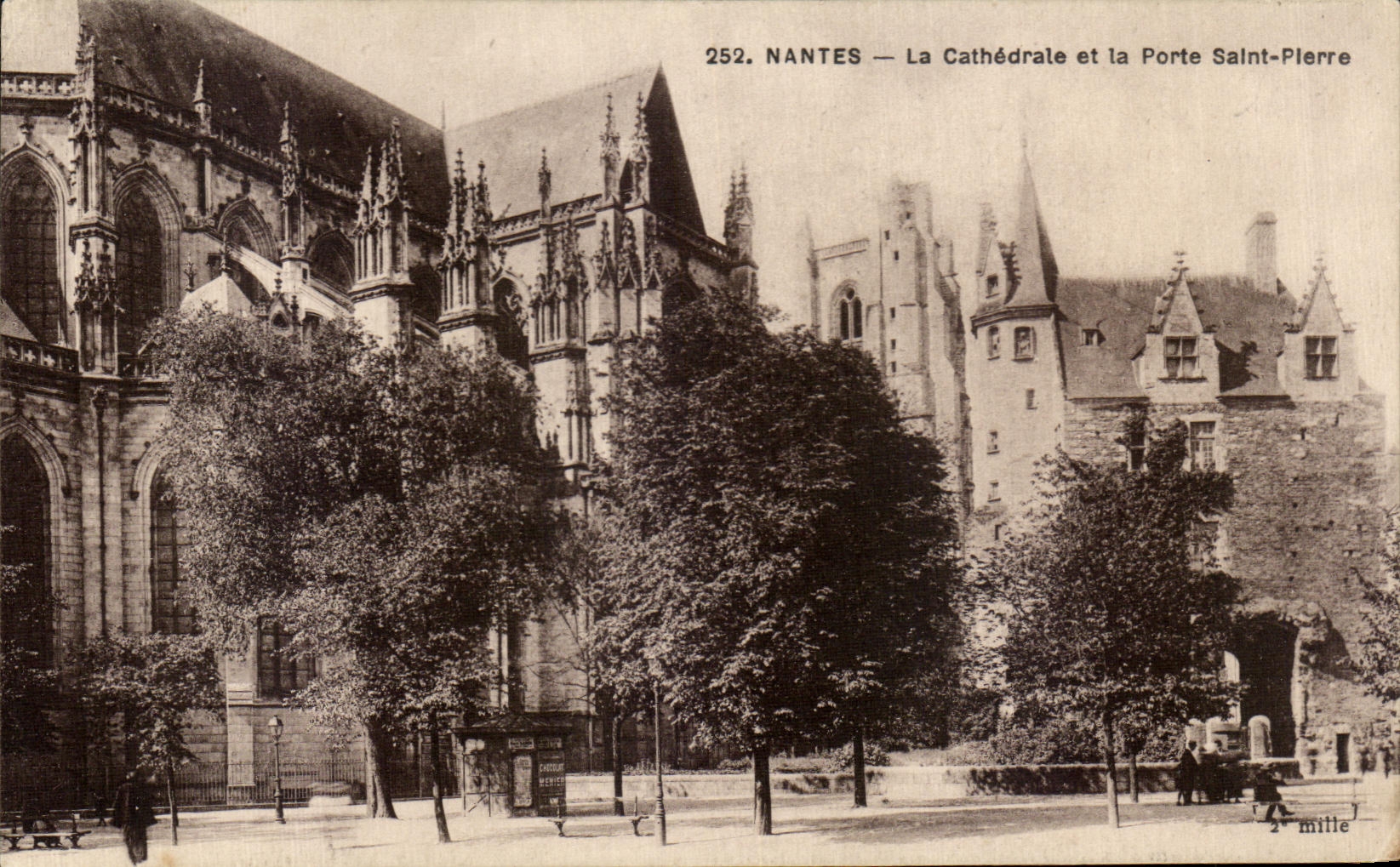CPA Nantes the Cathedral and the Gate Pierre Saint
