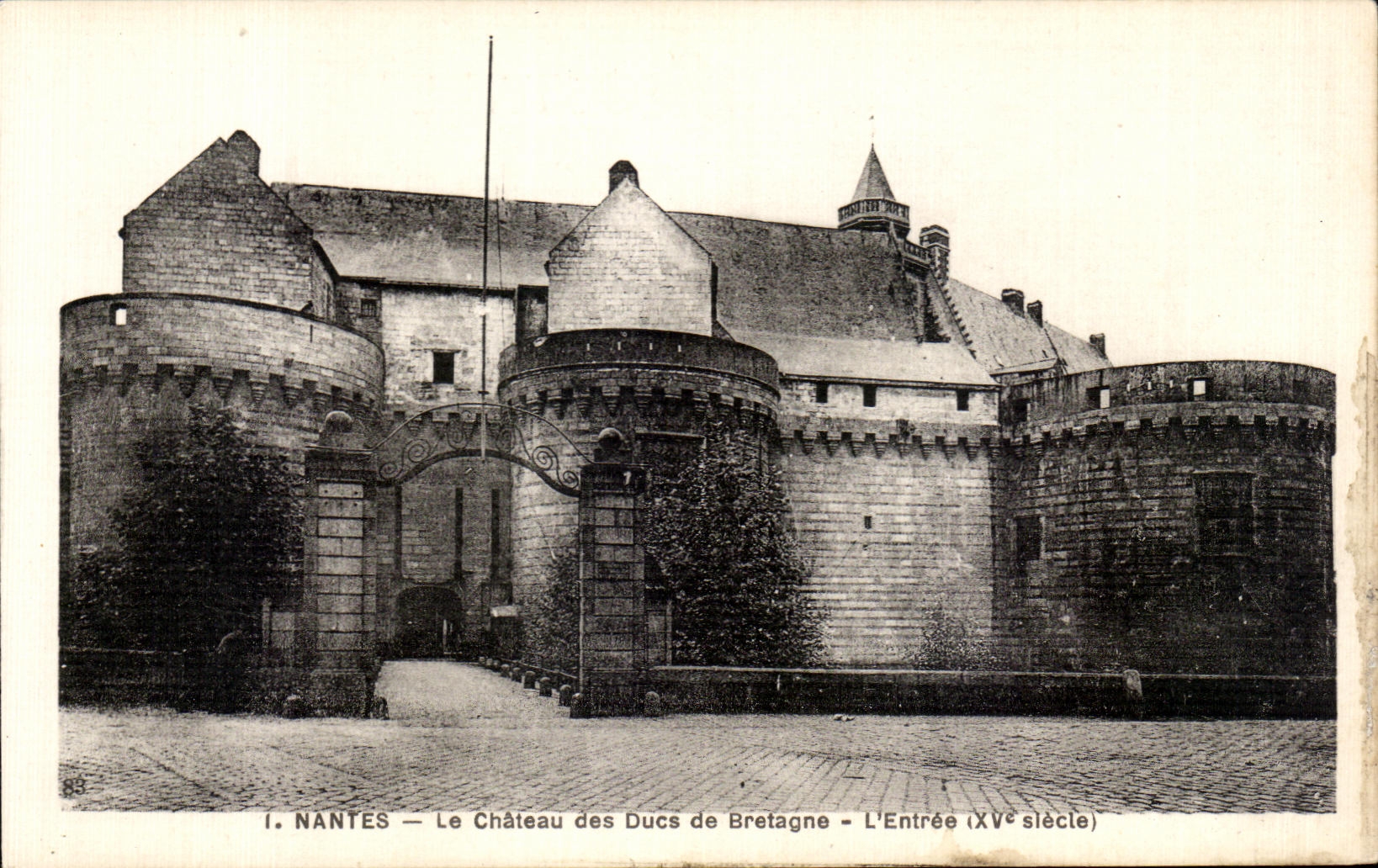 CPA Nantes the Castle of the Dukes of Brittany Entrance