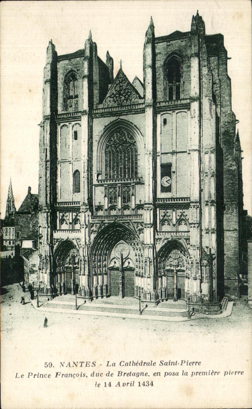 CPA Nantes the Cathedral Saint Pierre the Prince Francois duke of Brelagne posed the first of it hones it