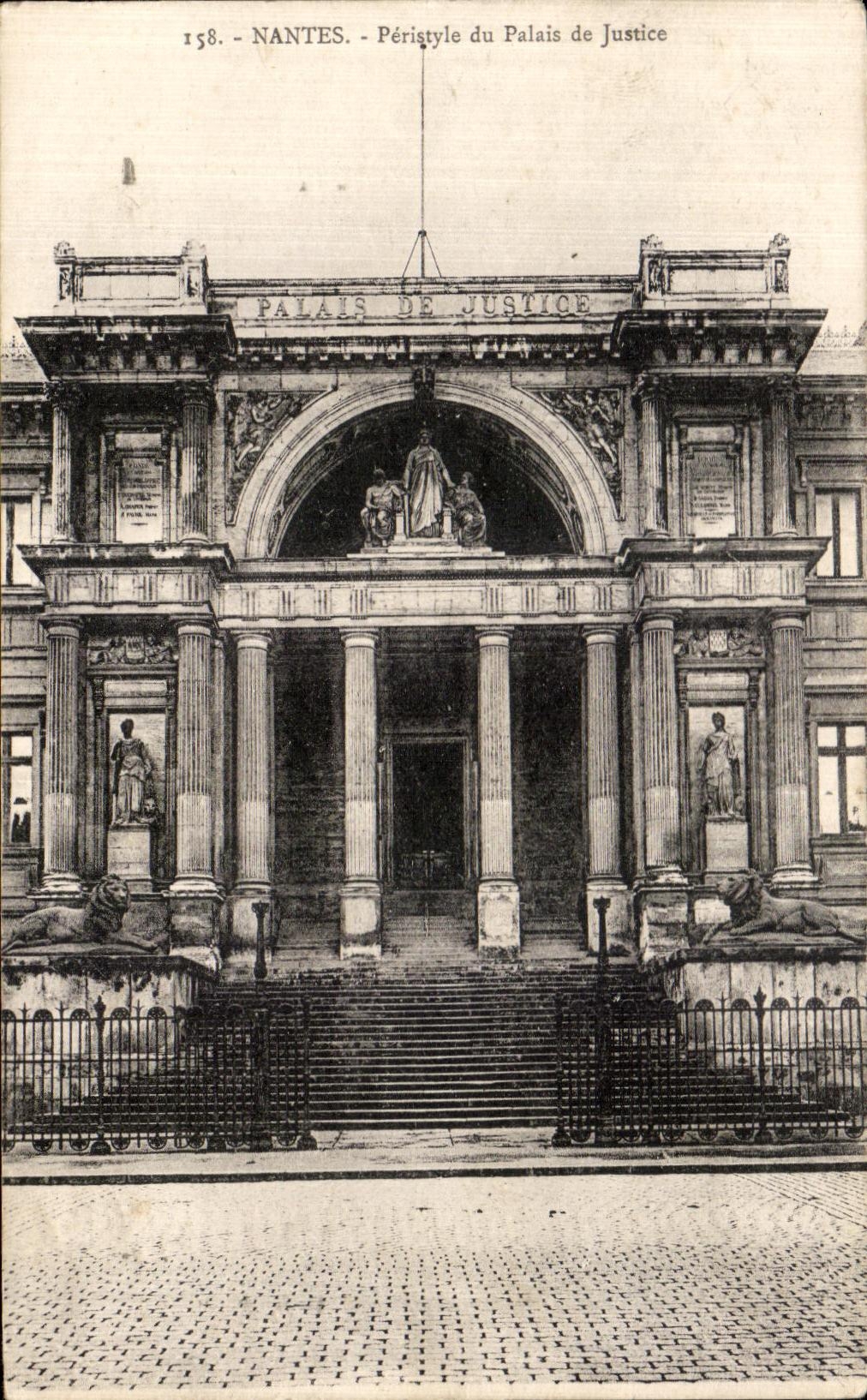 CPA Nantes Peristyle of the Law courts