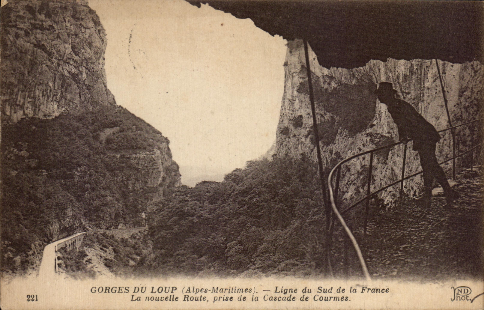 CPA Gorges Du Loup (Alpes Maritimes ) Ligne du Sud de la France La noucelle Route prise de la Cascade de Courmes