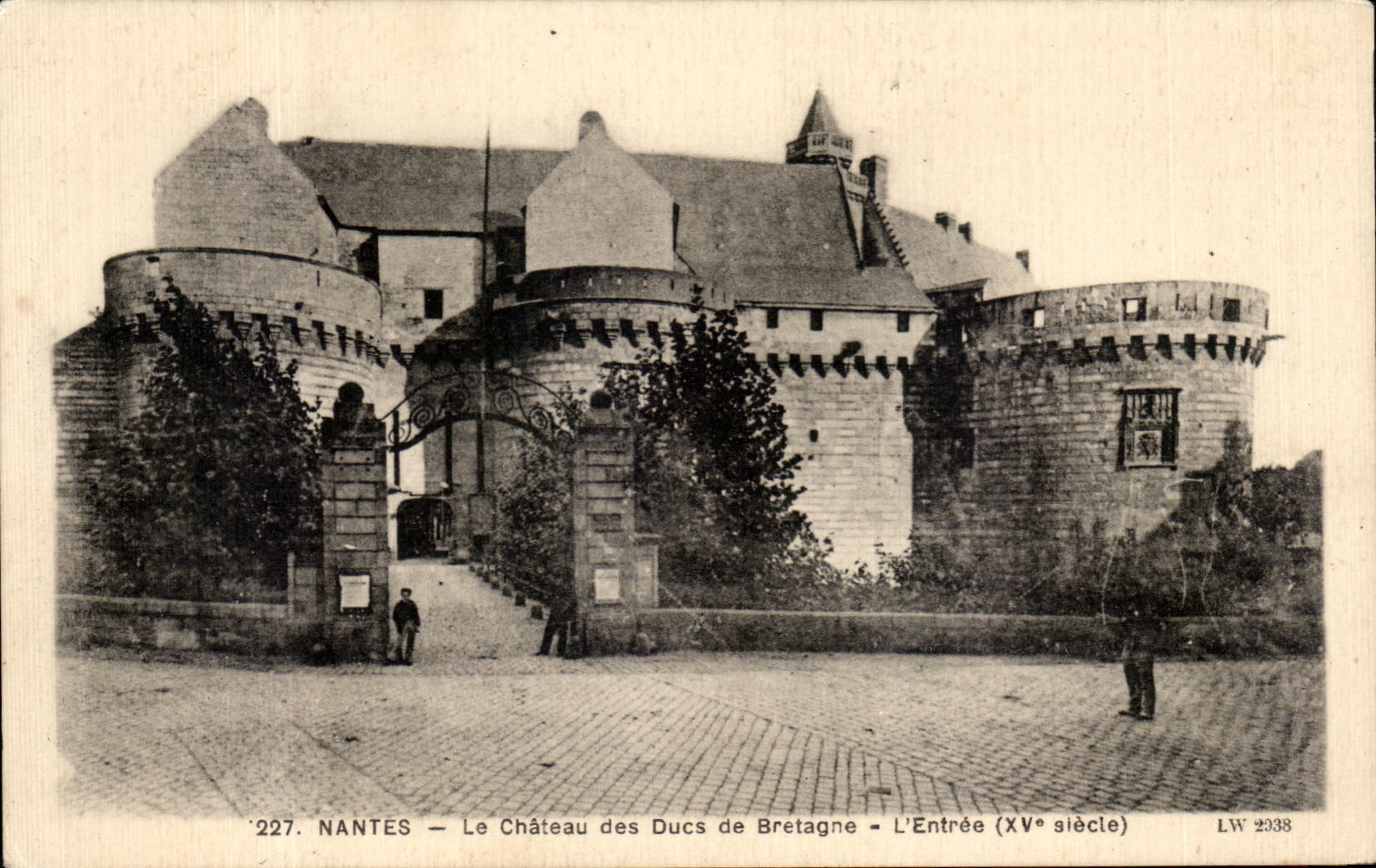 CPA Nantes the Castle of Duces of Brittany Entrance
