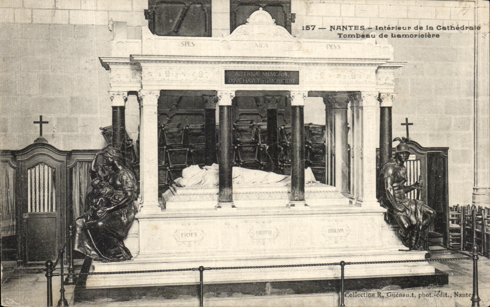 CPA Nantes interior de la tumba de la catedral de Lamorieiere