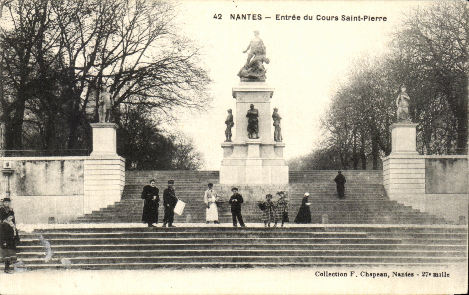 CPA Nantes Entrance of the Holy Course Pierre