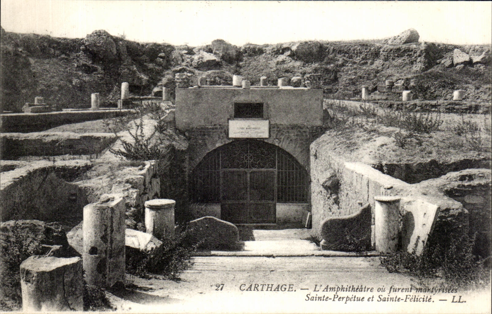 CPA Tunisie Carthage L Amphitheatre ou furent marlyrisees Sainte Perpetue et Sainte Felicite