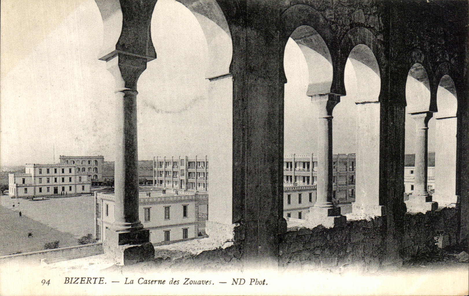 CPA Tunisie Bizerte La Caserne des Zouaves Militaria 