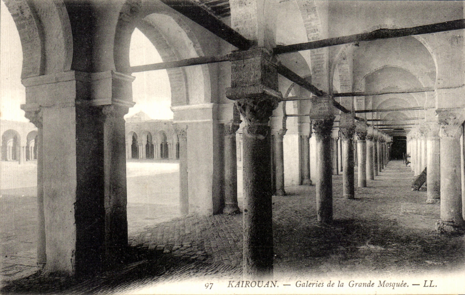 CPA Tunisie Kairouan Galeries de la Grande Mosquee