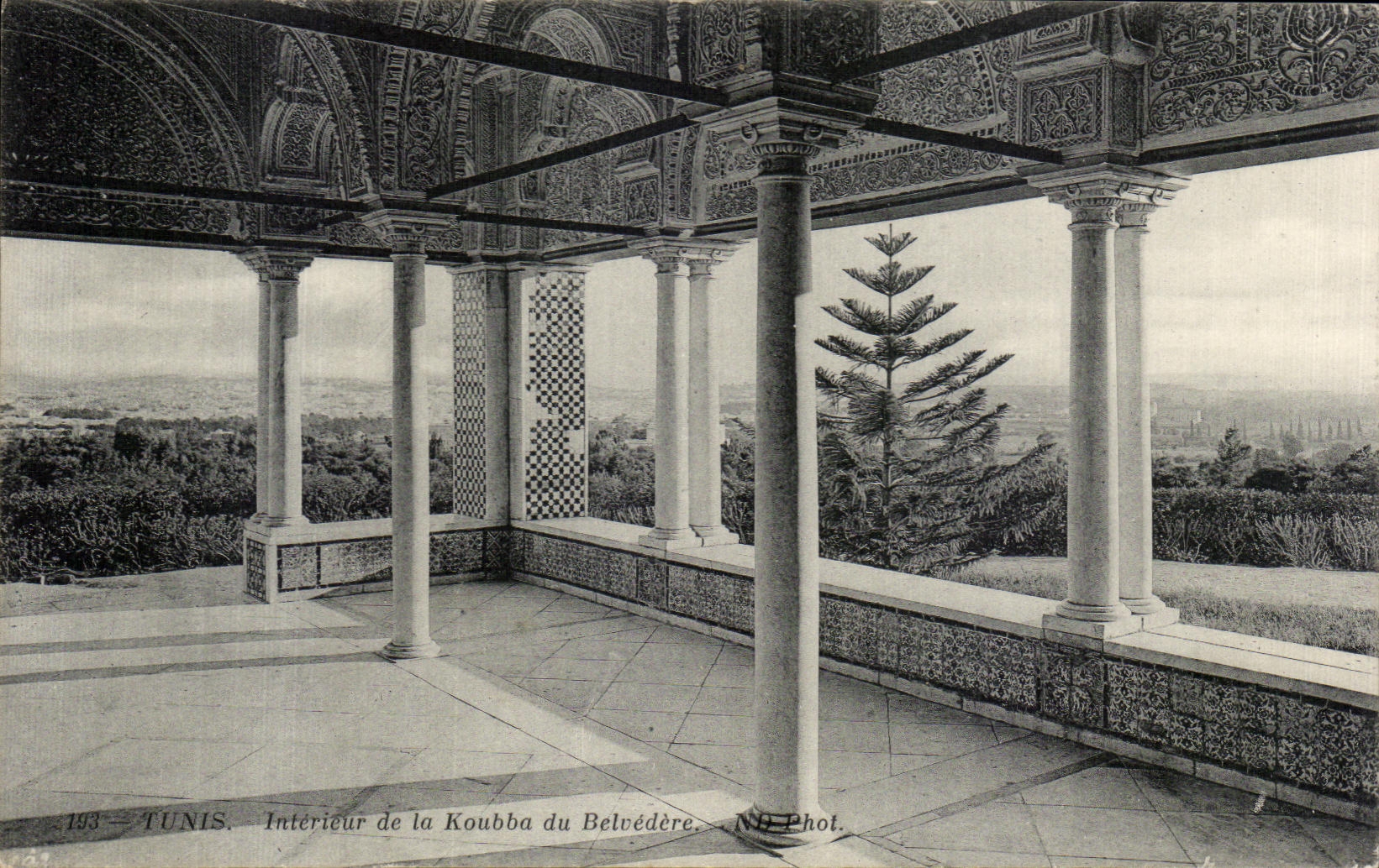 CPA Tunisie Tunis Interieur de la Koubba du Belvedere