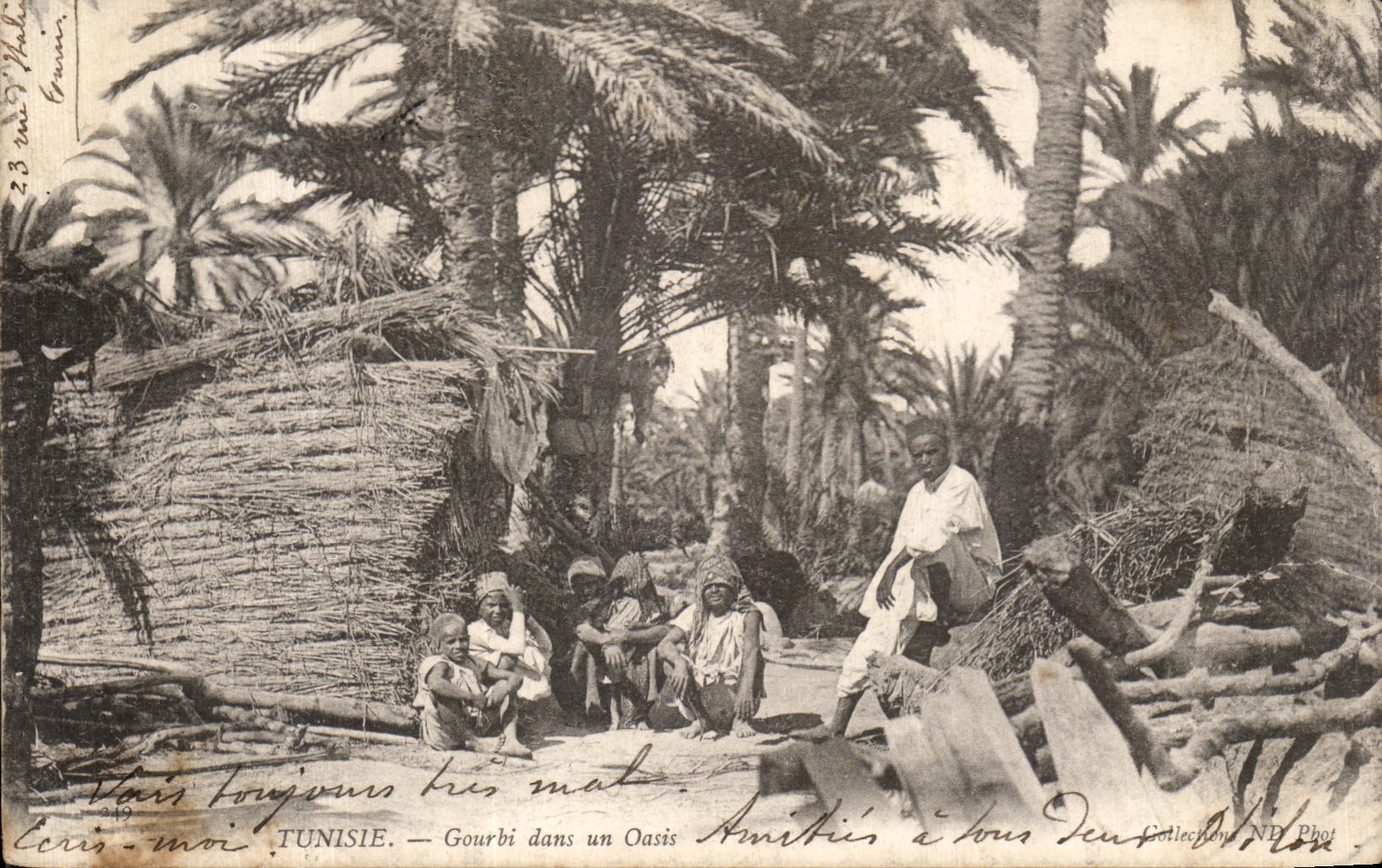 CPA Tunisie Tunis Gourbi dans un Oasis Enfants Folklore Costume