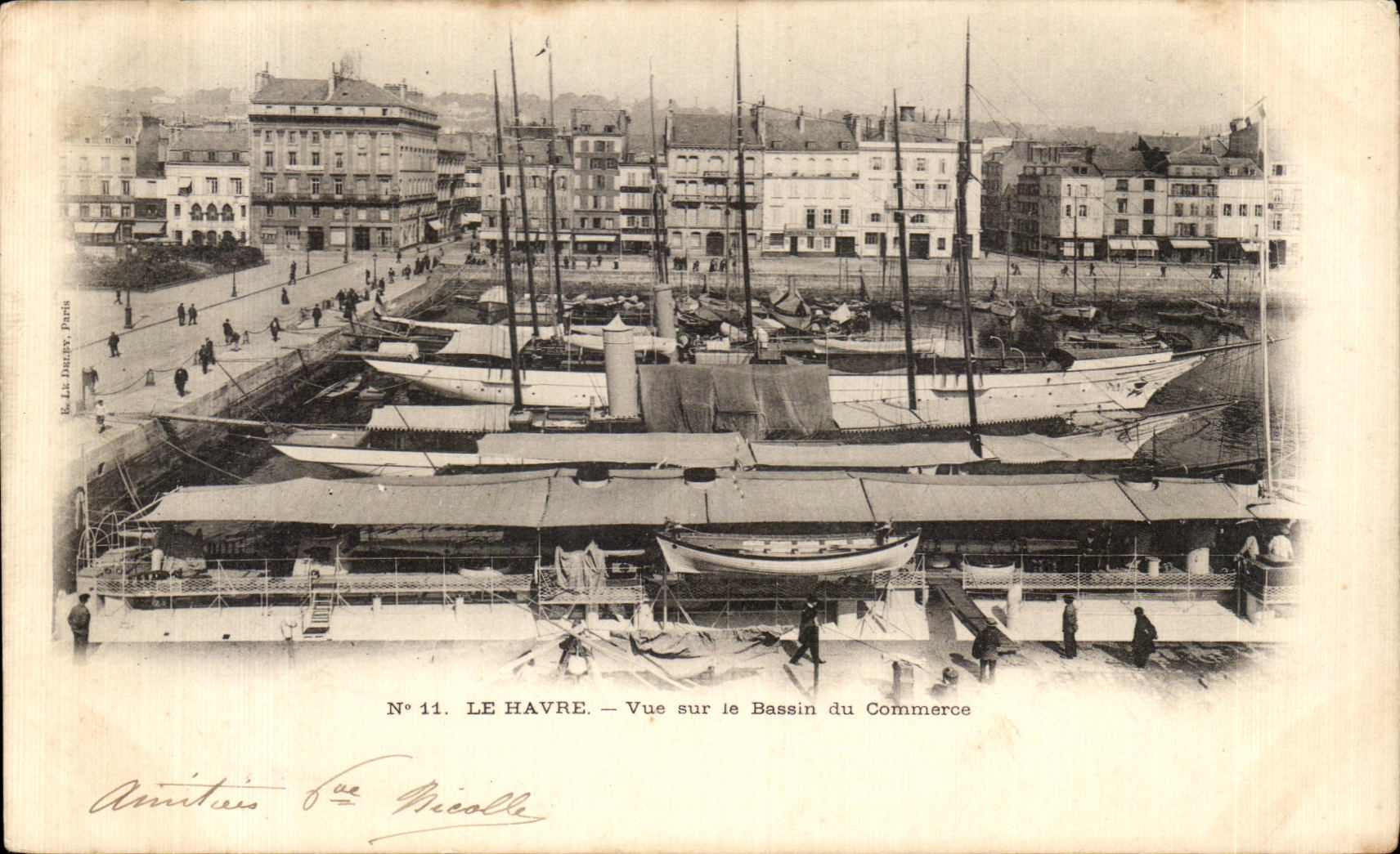 CPA Le Havre Vue sur le Bassin du Commerce Bateaux