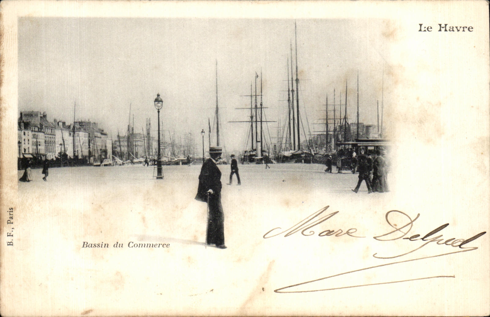 CPA Le Havre Vue sur le Bassin du Commerce Bateaux