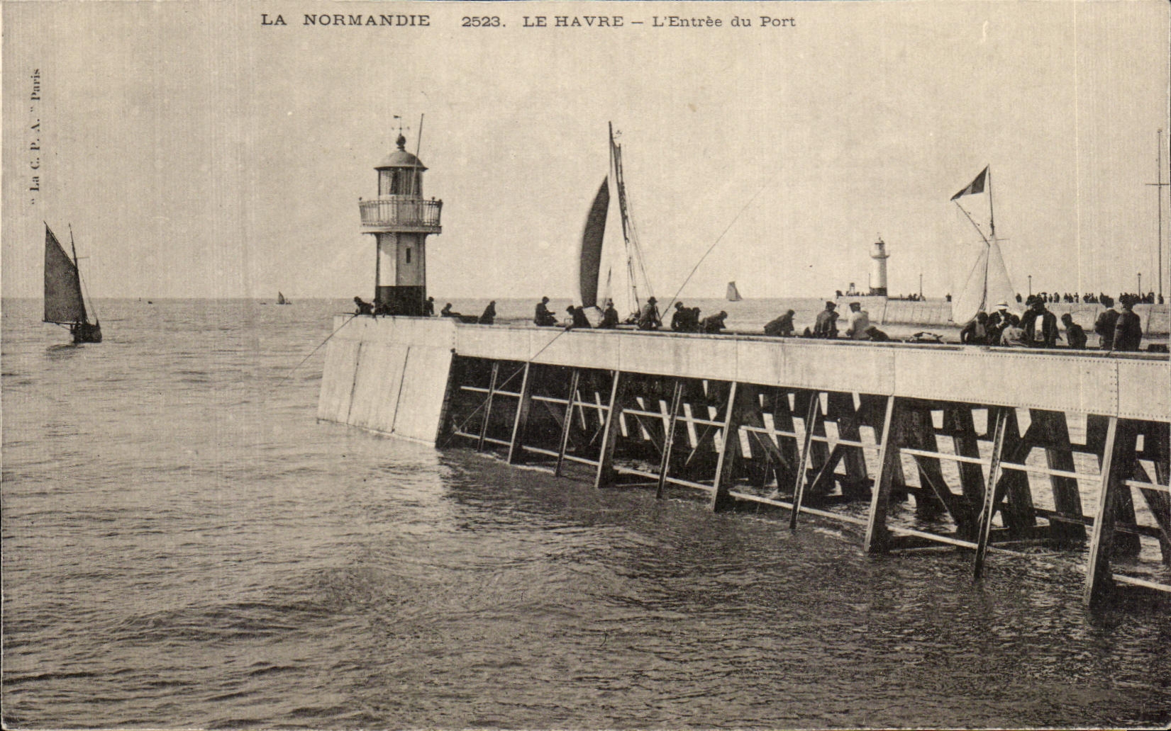 CPA La Normandie Le Havre L Entree du Port
