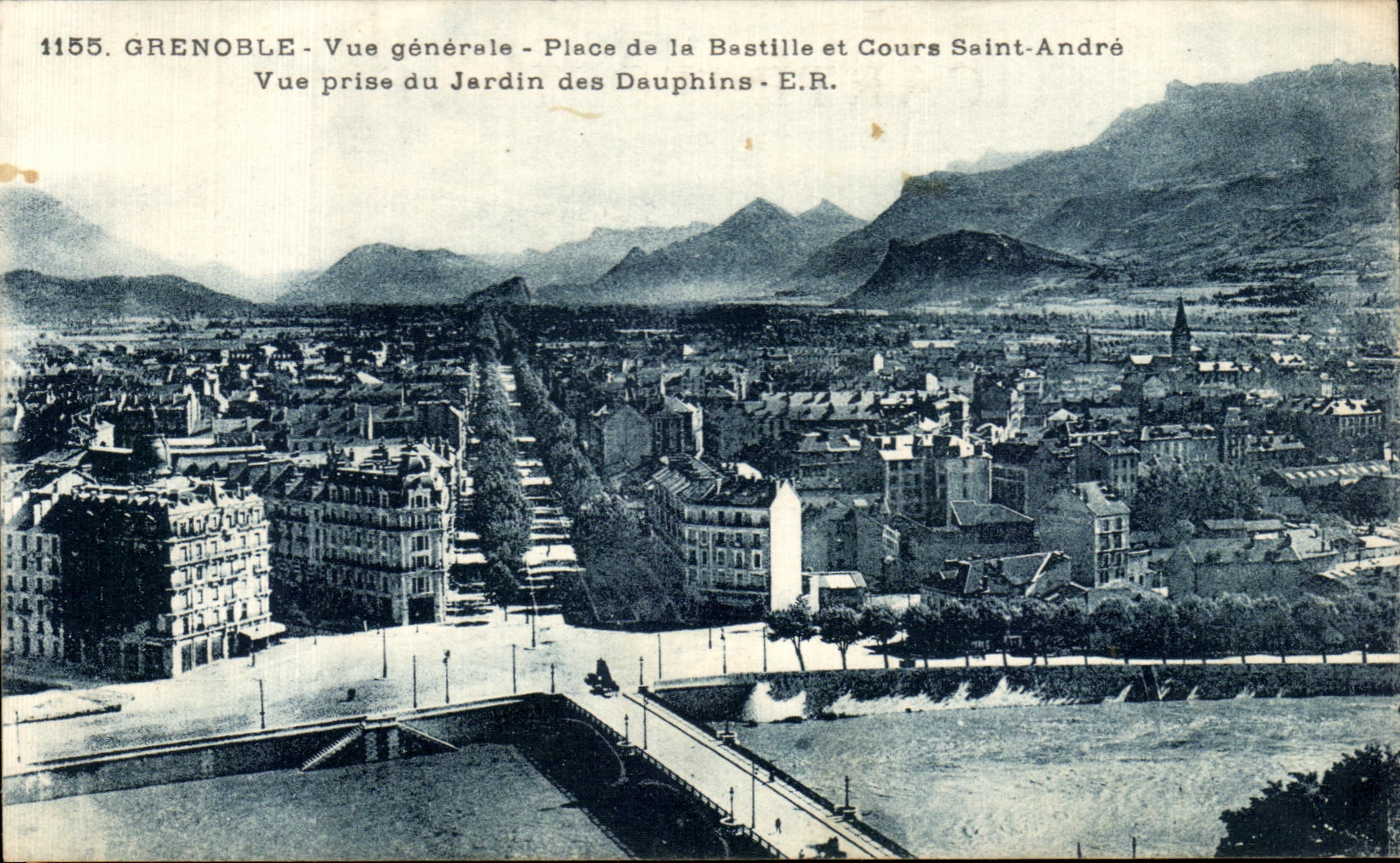 CPA Grenoble Vue generale Place de la Bastille et Cours Saint Andre Vue prise du Jardin des Dauphins