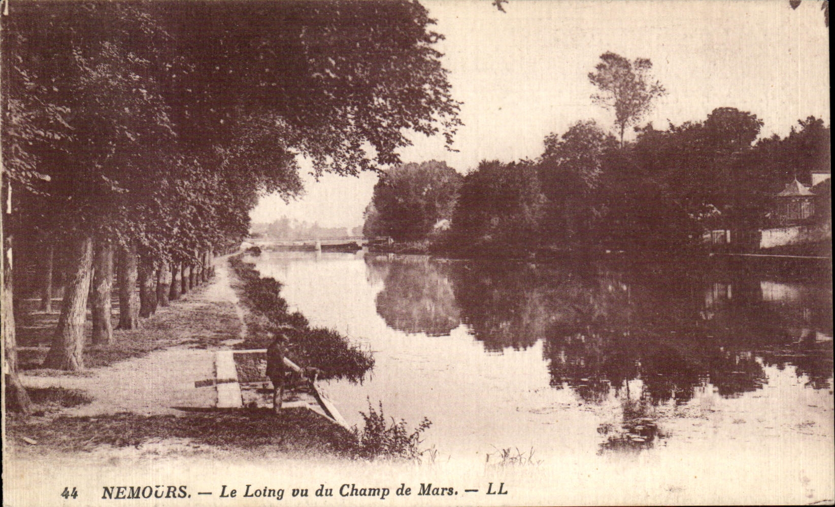 CPA Nemours Loing seen of the Champ de Mars