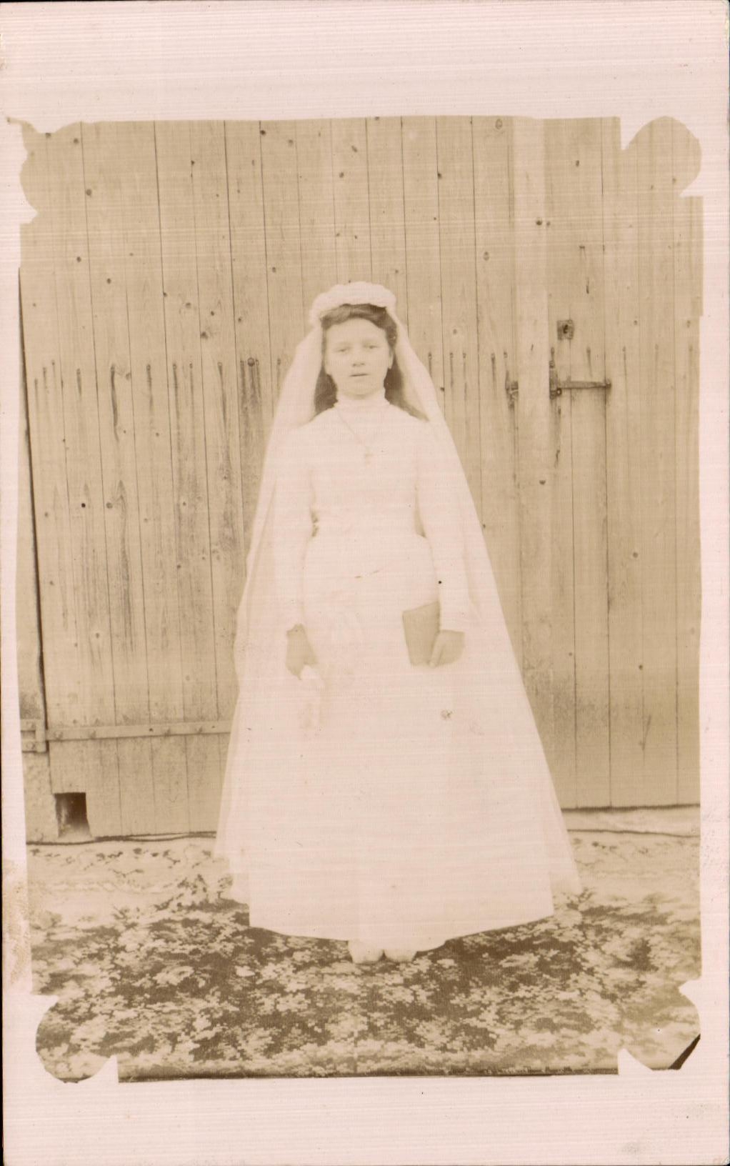 CARTE PHOTO Enfant communiante Martineau 1911