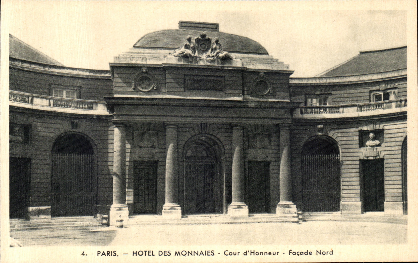 CPA Paris Hotel Des Monnaies Cour d Honneur Facode Nord