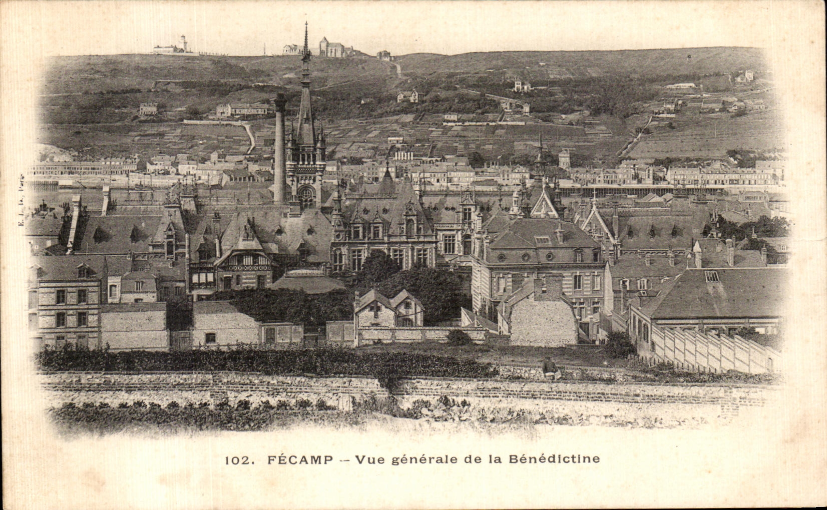CPA Fecamp Vue generale de la Benedlctine