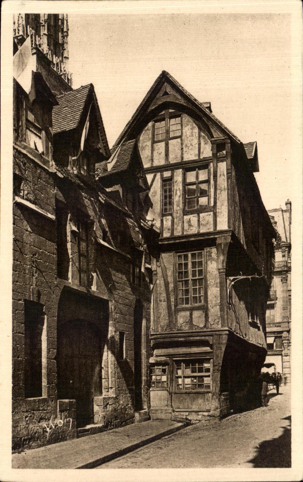 CPA Rouen Old women Houses street Saint Romain