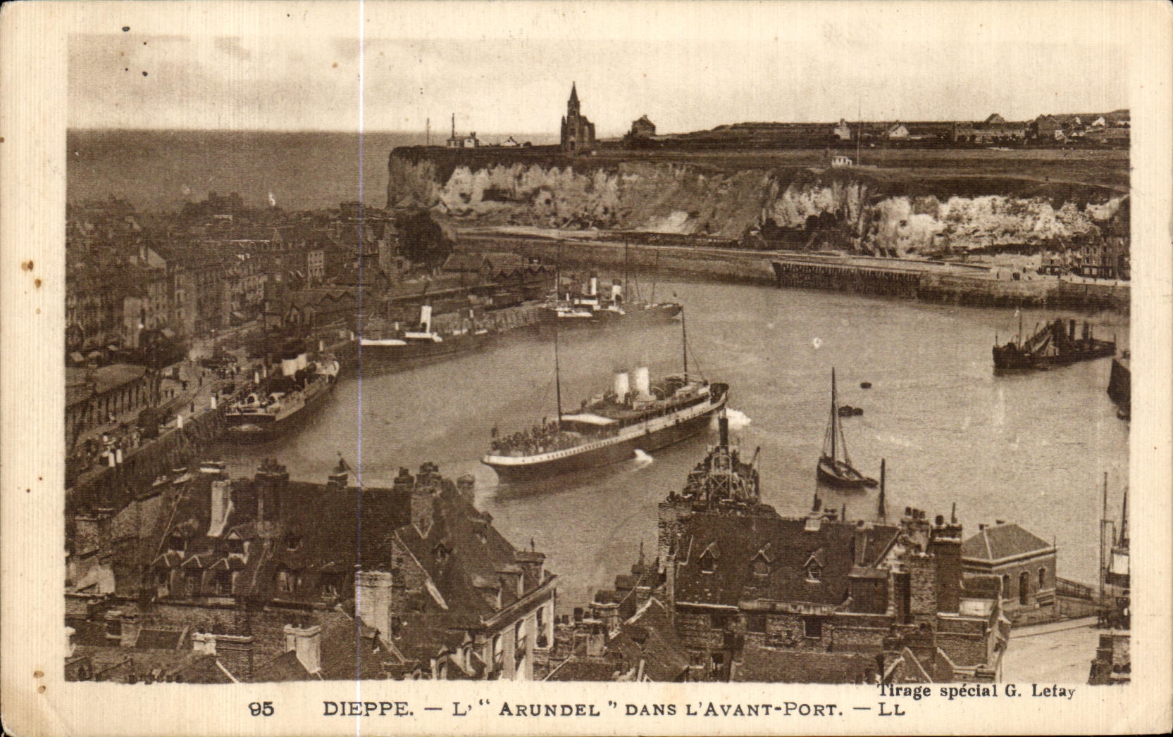 CPA Dieppe Arundel adentro antes del barco portuario