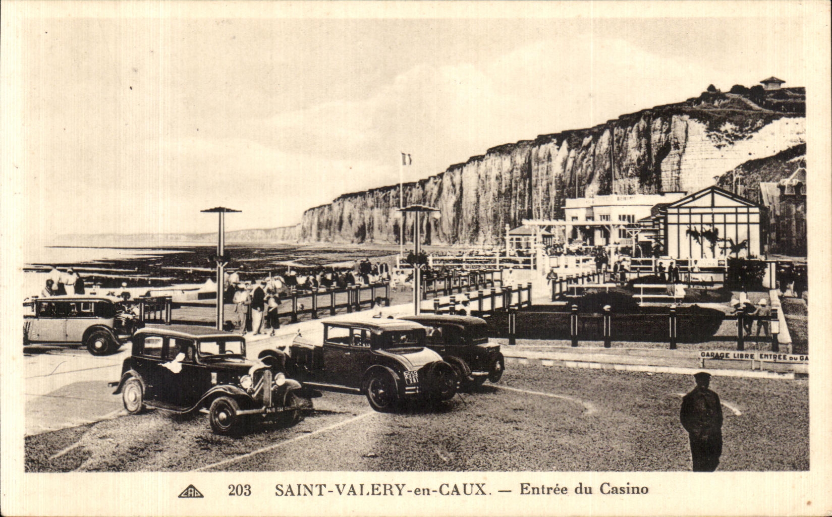 CPA Saint Valery in Caux Entrance of the Automobile Casino