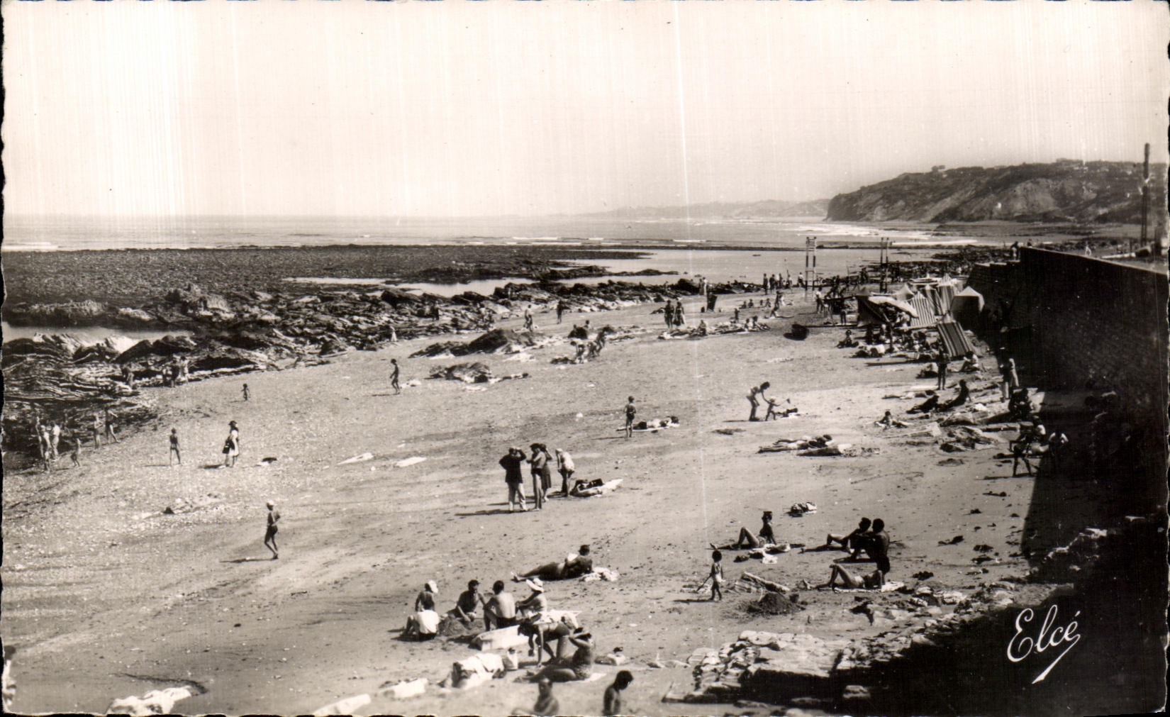 CPA Guethary (the Low Pyrenees) the Beach has Low tide