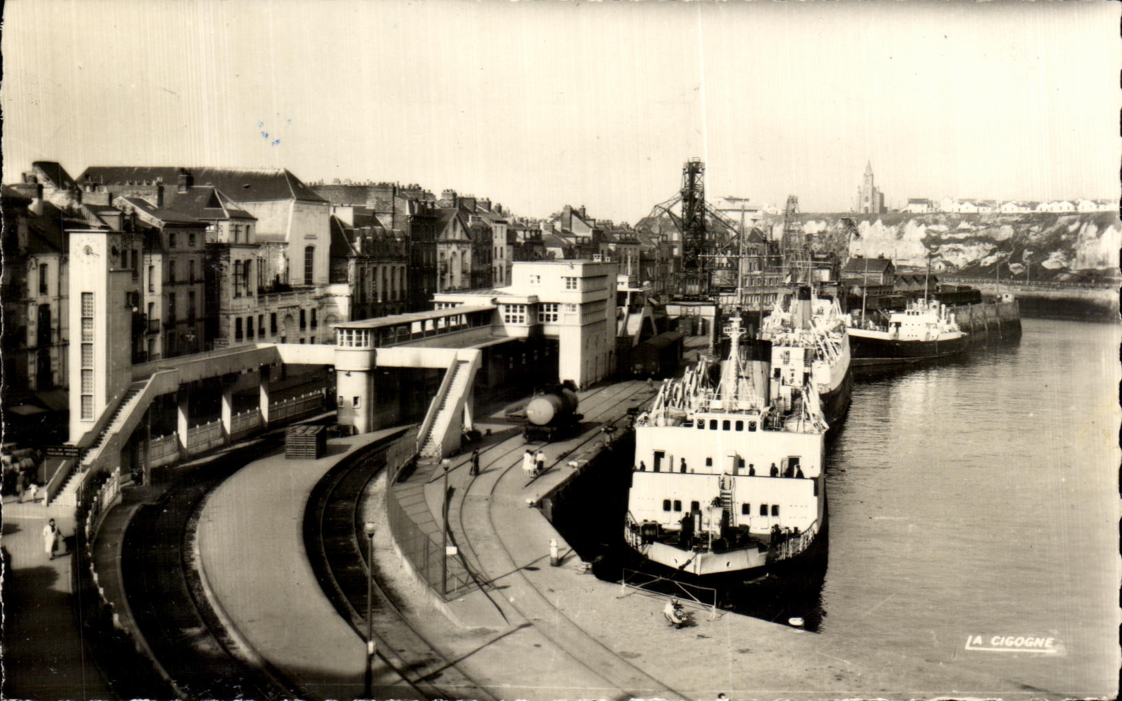 Barco maritimo de la estacion de tren de CPA Dieppe
