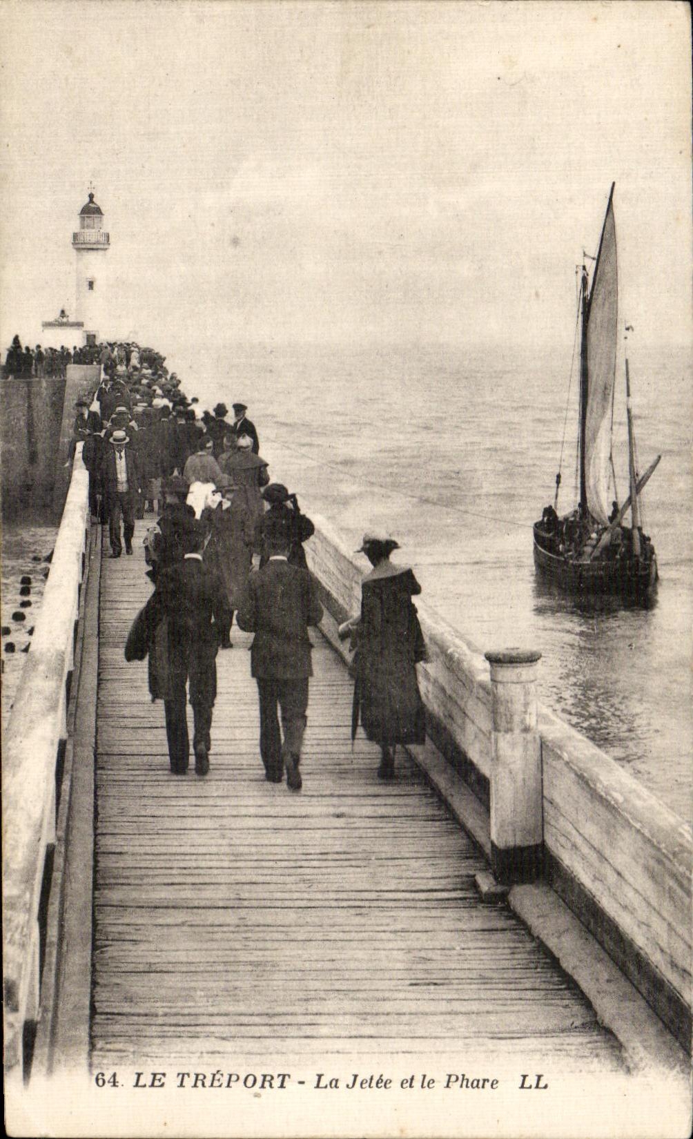 CPA Treport the pier and the Lighthouse Boat