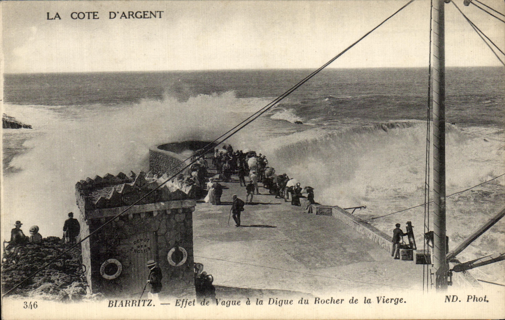 CPA Biarritz Effet de Vague a La Digue du Rocher de la Vierge