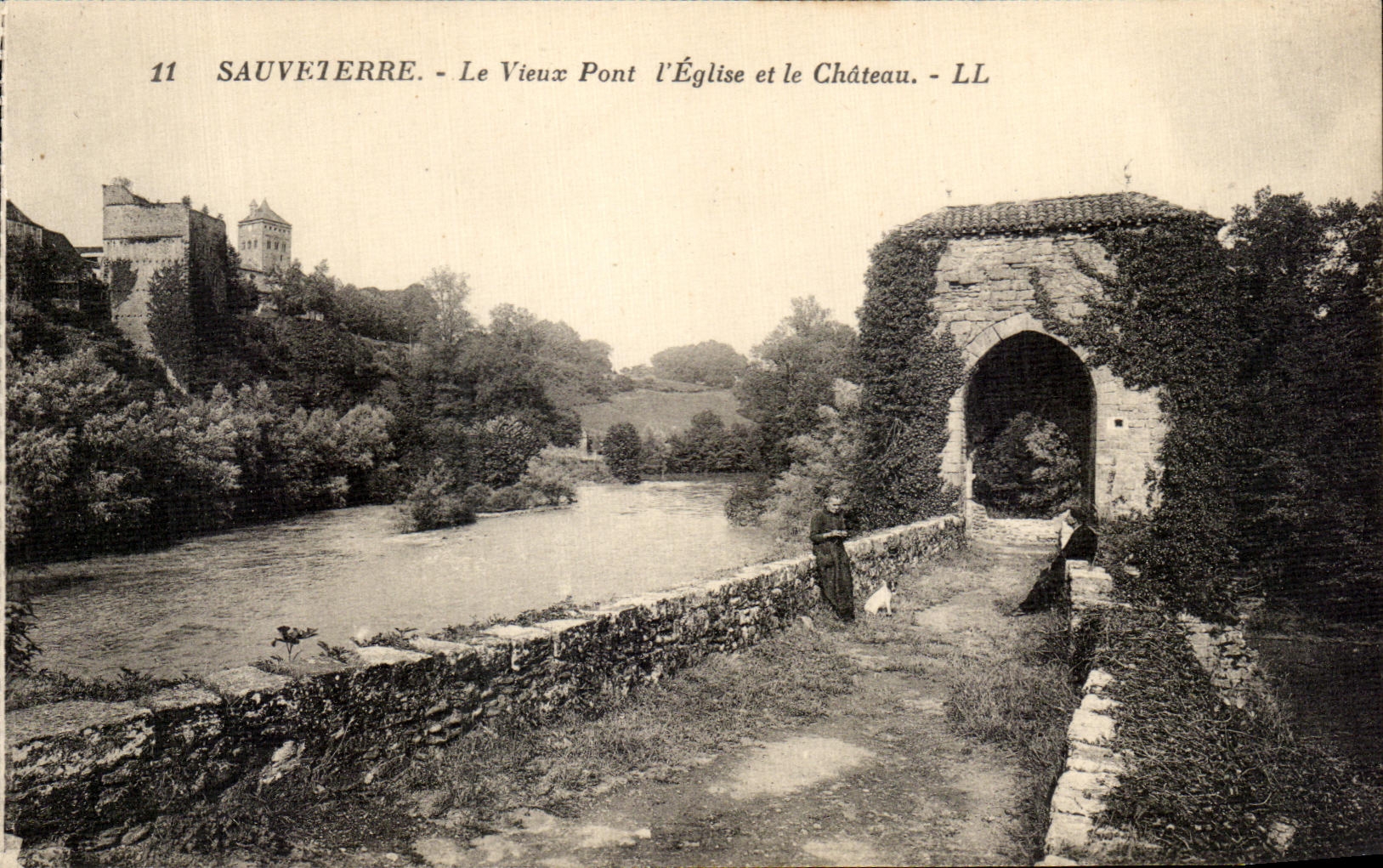 CPA Sauveterre Old Bridge I Church and the Castle