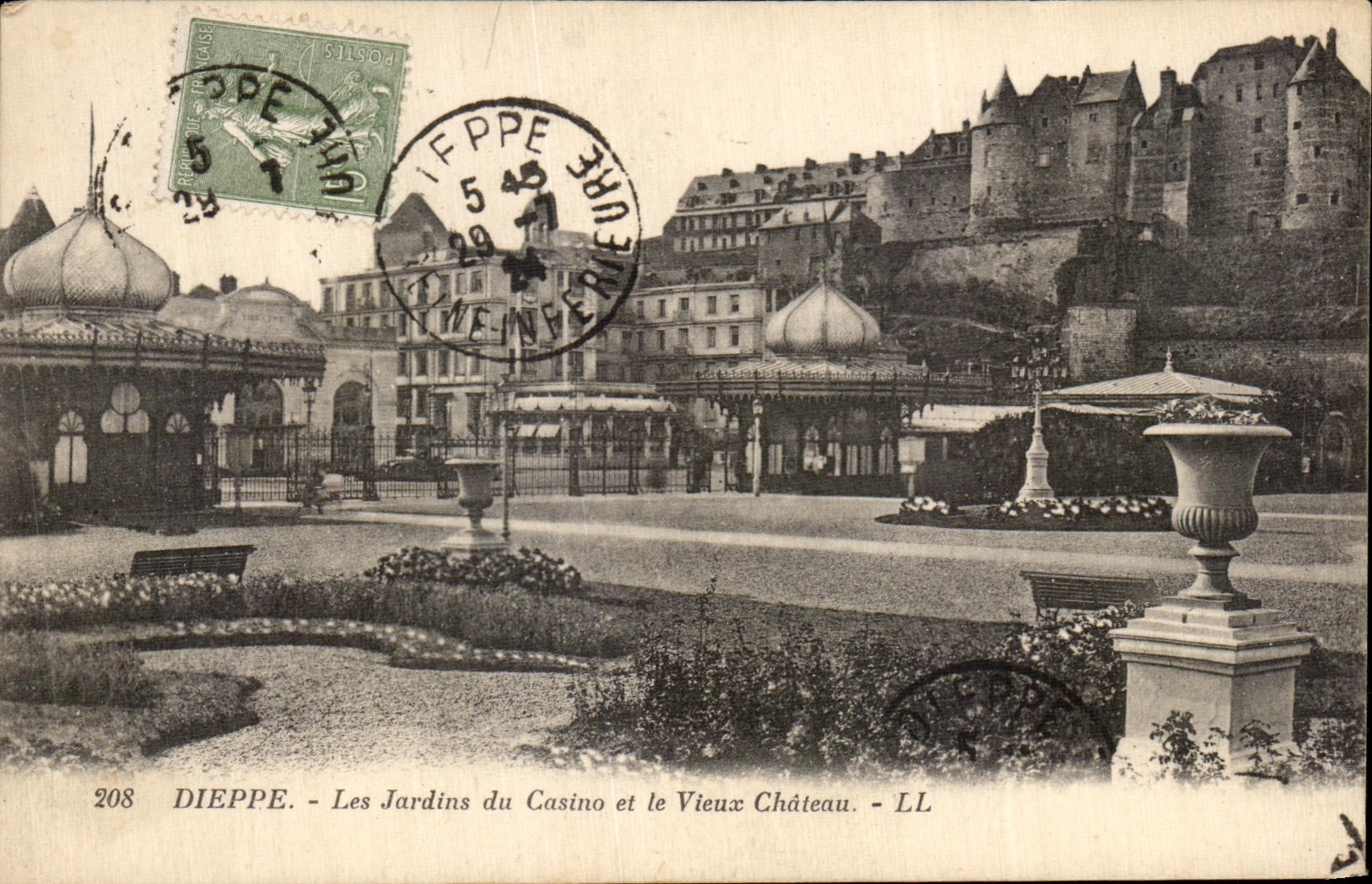 Jardines de CPA Dieppe del casino y hombre de Chateu del viejo