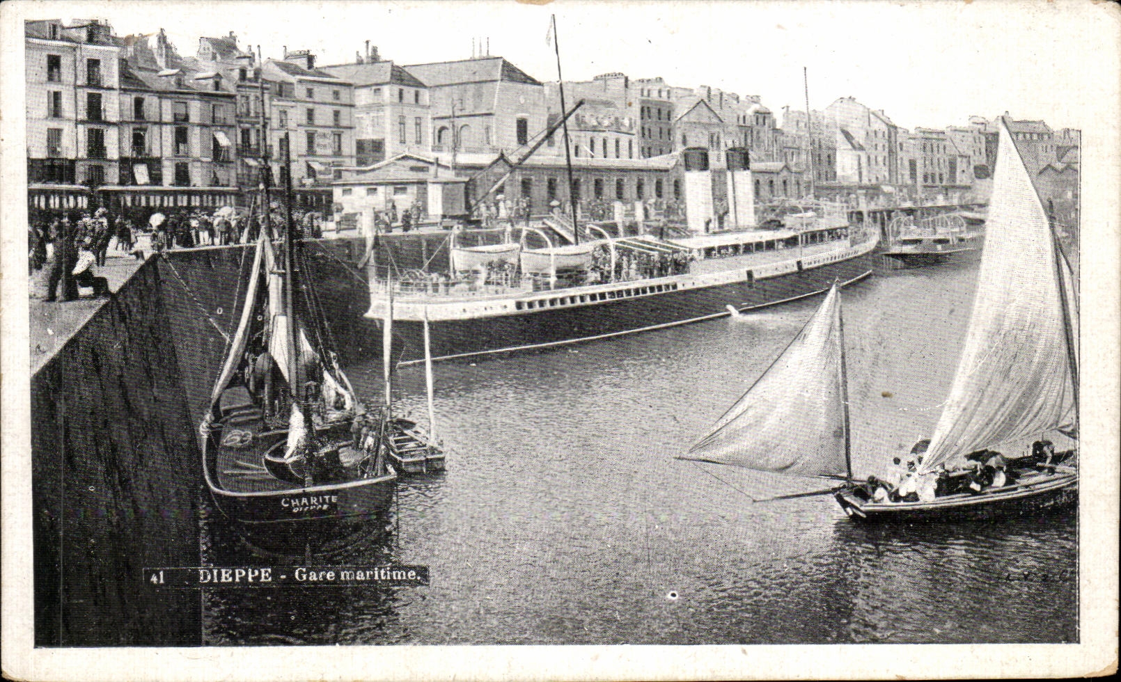 Barcos de la estacion del puerto de CPA Dieppe