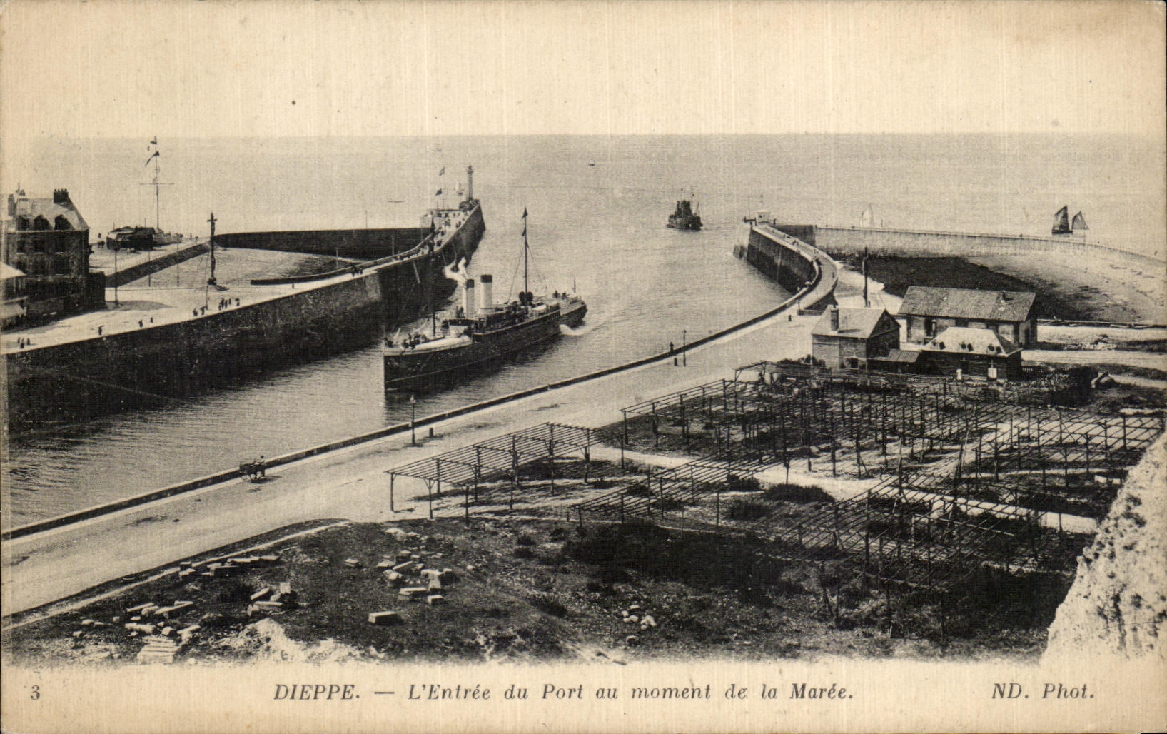 Entrada de CPA Dieppe del puerto a la hora del barco de la marea