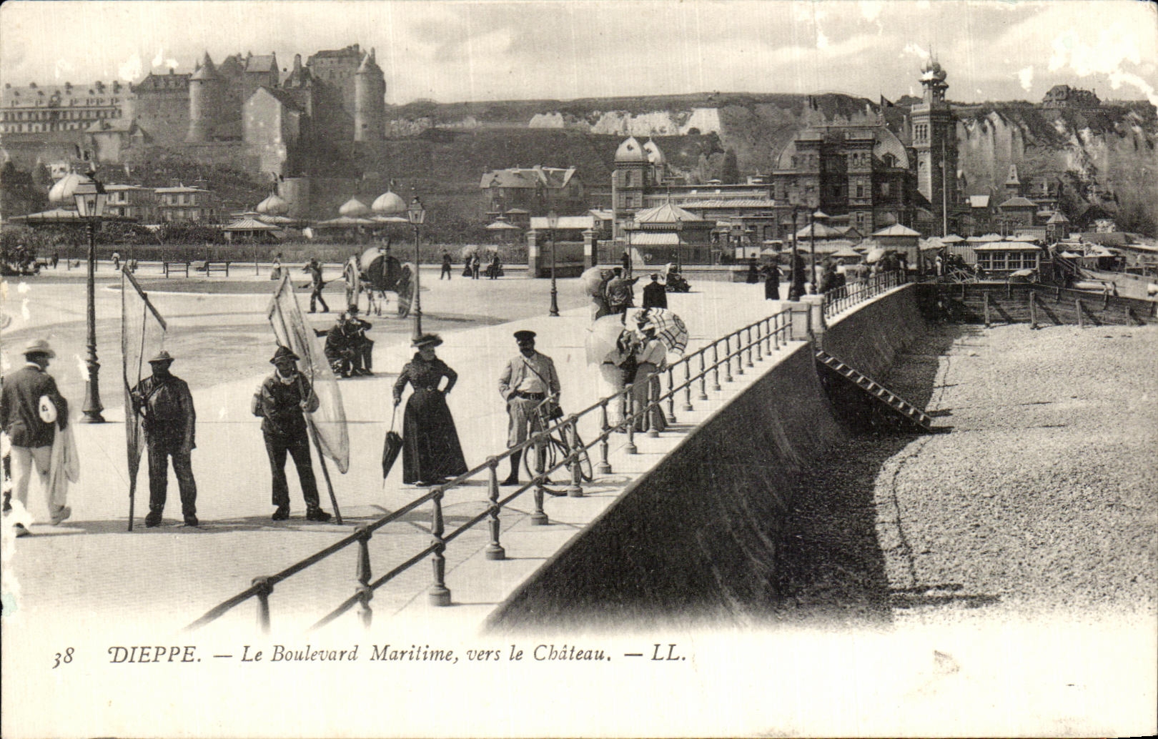 CPA Dieppe el bulevar de Maitime hacia los pecadores del castillo