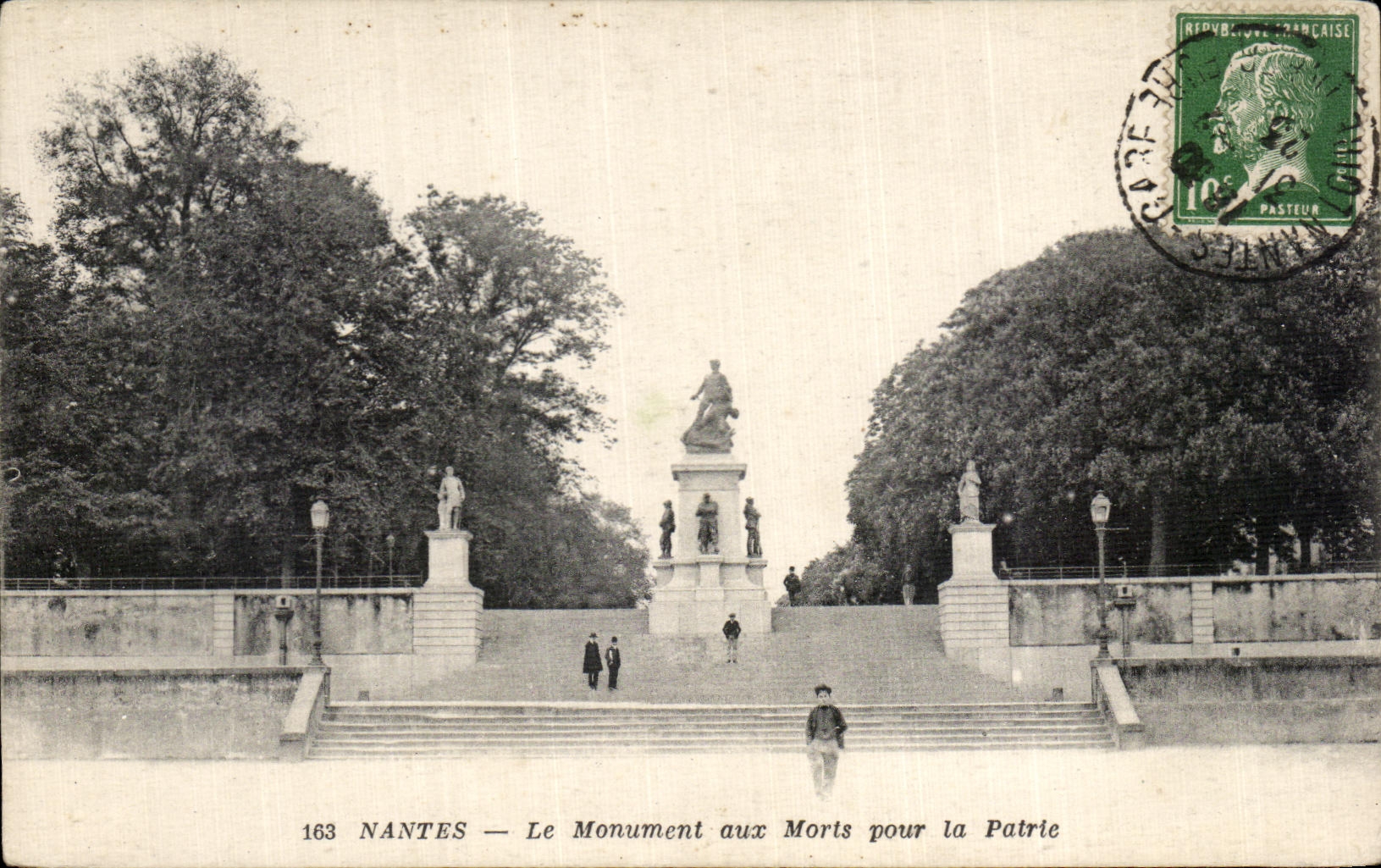 CPA Nantes the War memorial For the Militaria Fatherland
