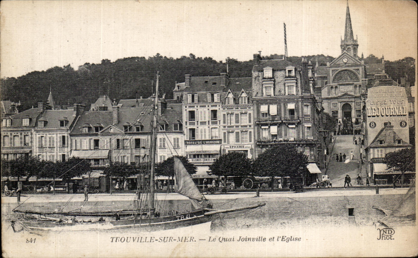 CPA Trouville sur Mer Le Quai Joinville et l Eglise