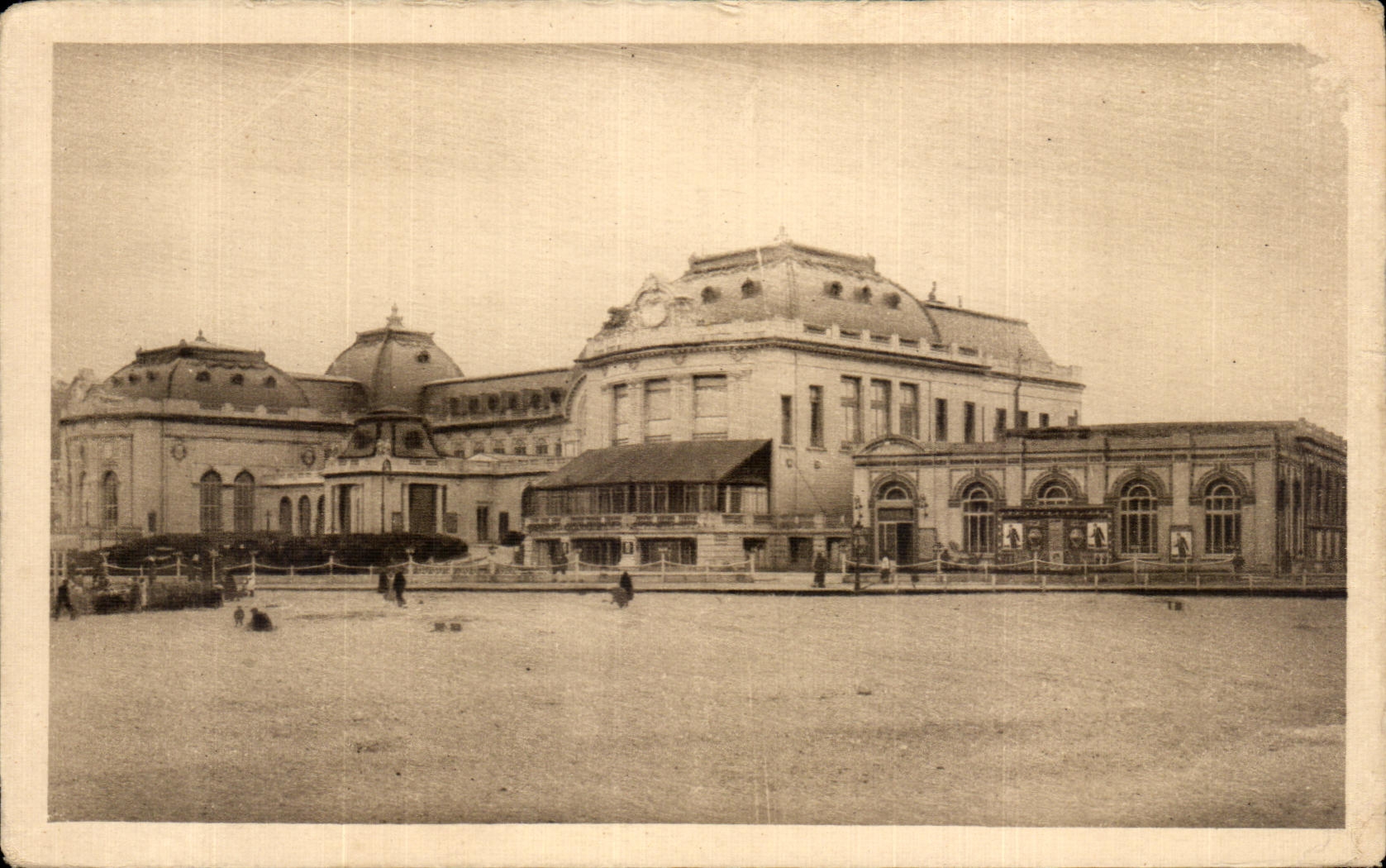 CPA Trouville la Reine des Plages La Casino et l Eden The Queenof Beaches The Casino and Eden Music Hall