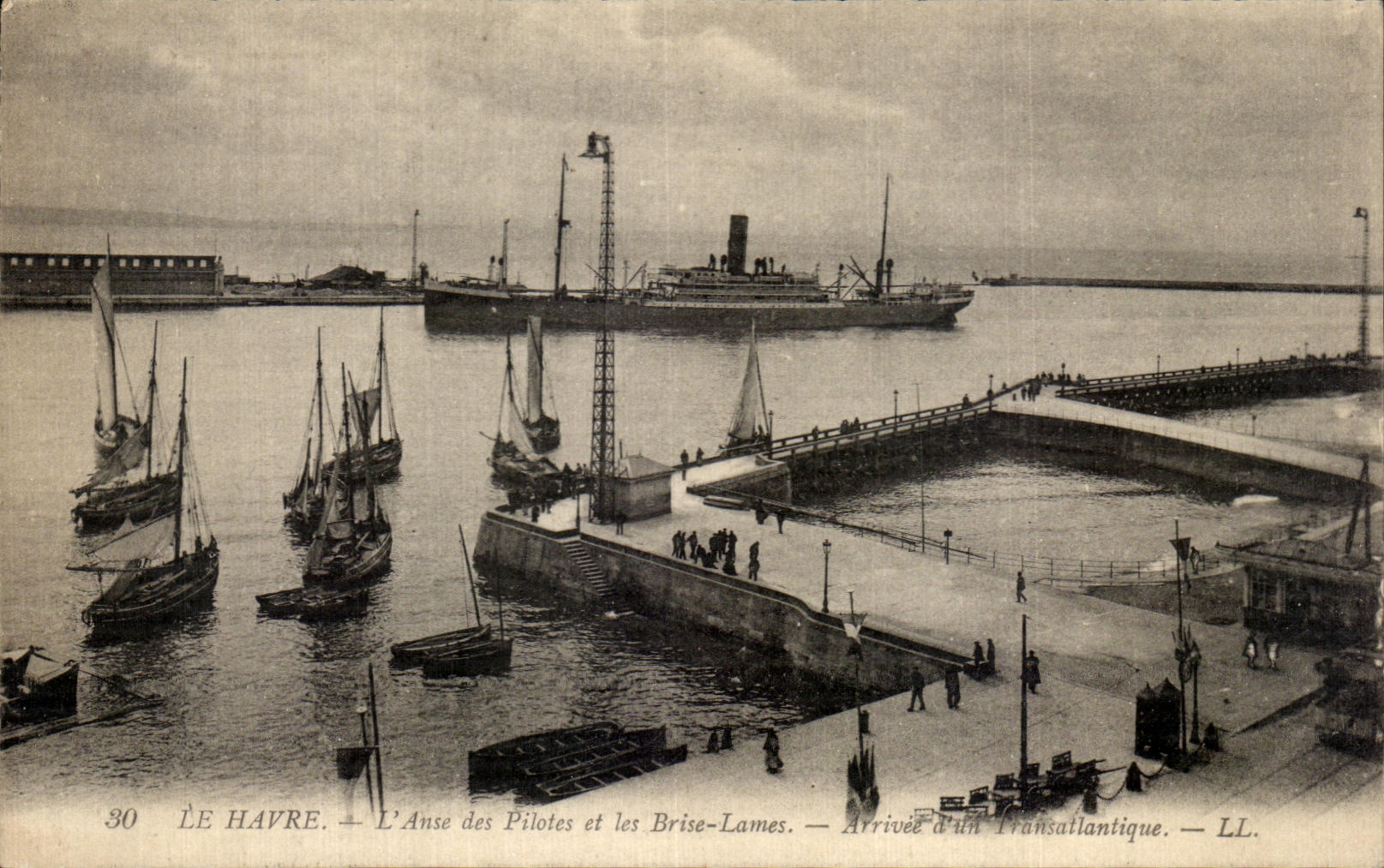 CPA Le Havre L Anse des Pilotes et les Brise Lames Bateaux