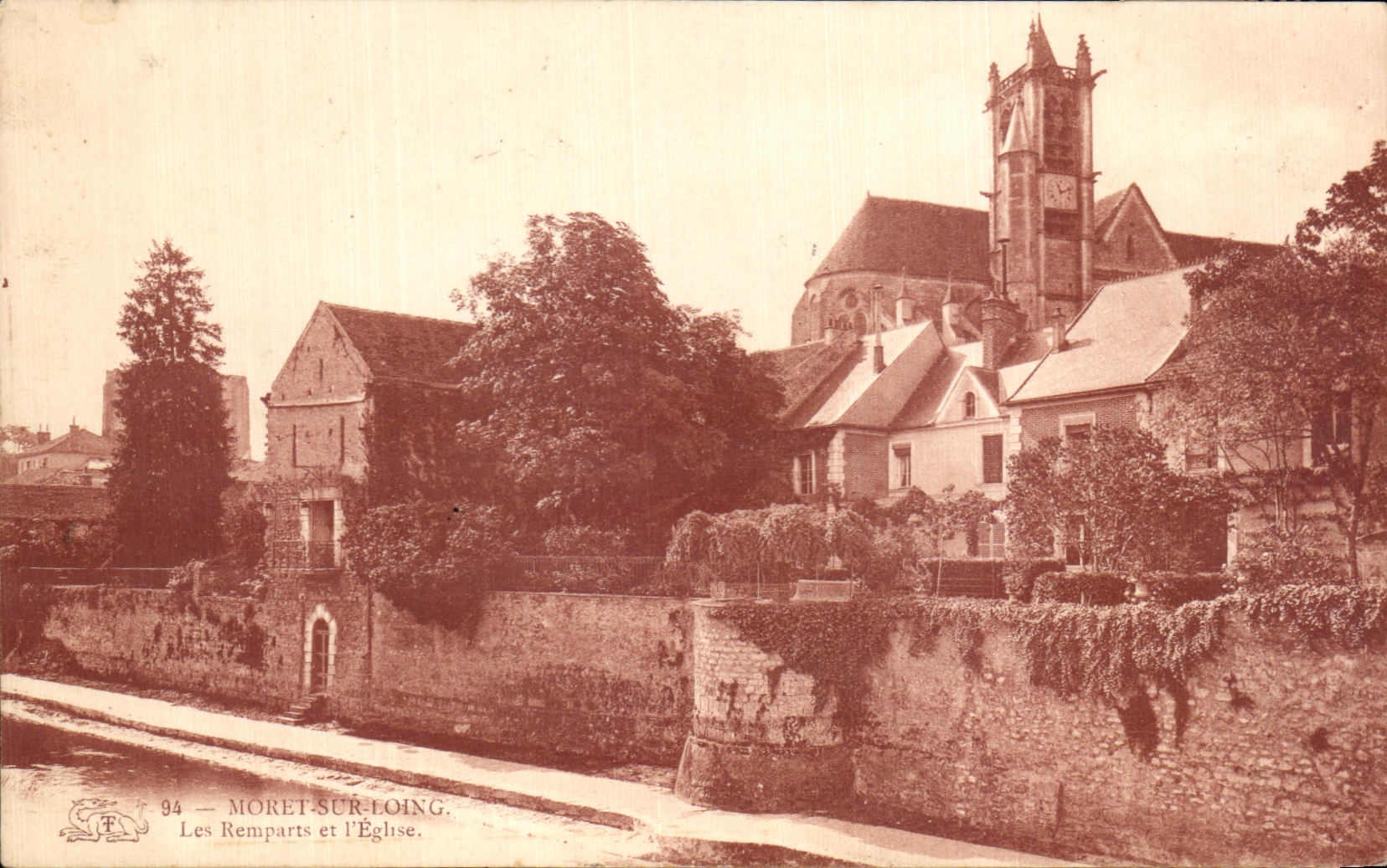 CPA Moret en las paredes y la iglesia de Loing