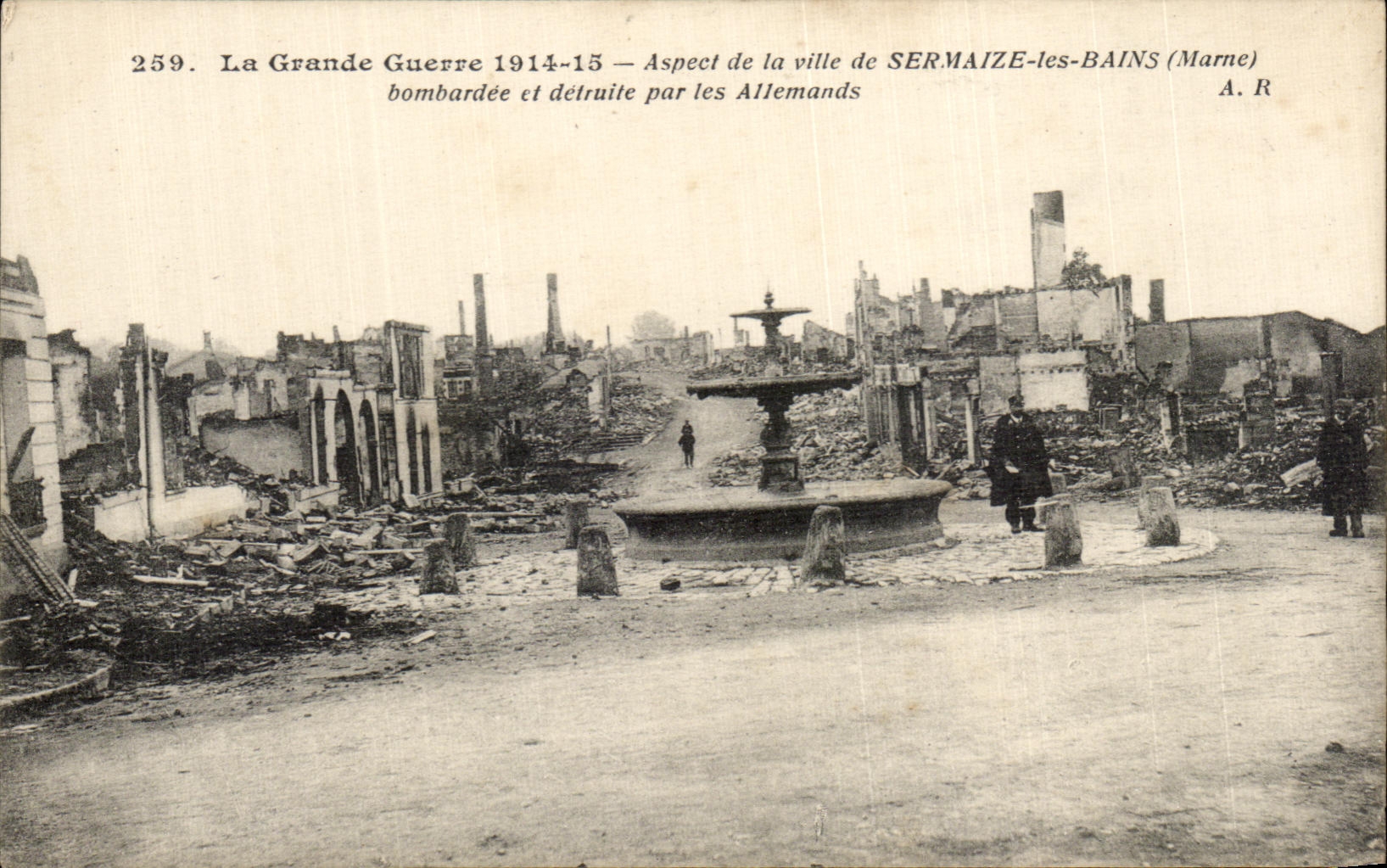 CPA the Large War Aspect of the town of sermaize les Bains Militaria