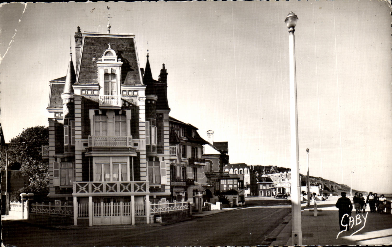 CPA Villers sur Mer Villas des Tourelles et la Digue