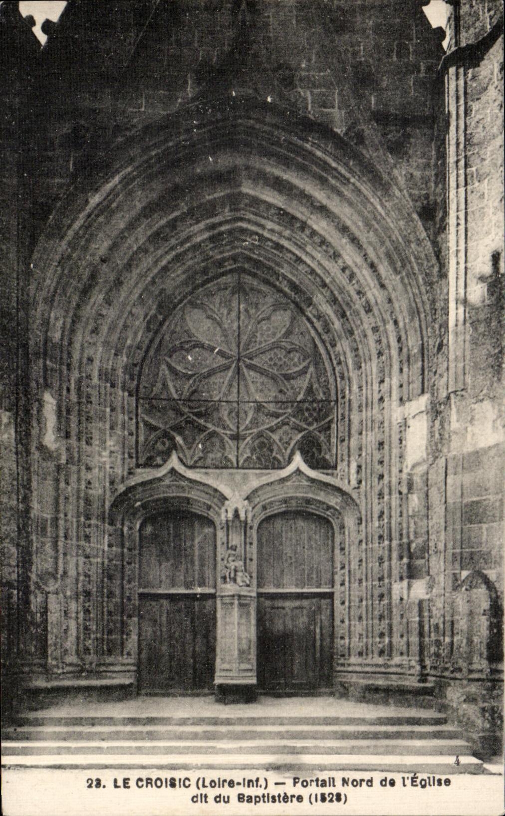 CPA Croisic (el Loire inf) Portall norteno de la iglesia de I conocida en fecha el Baptistry