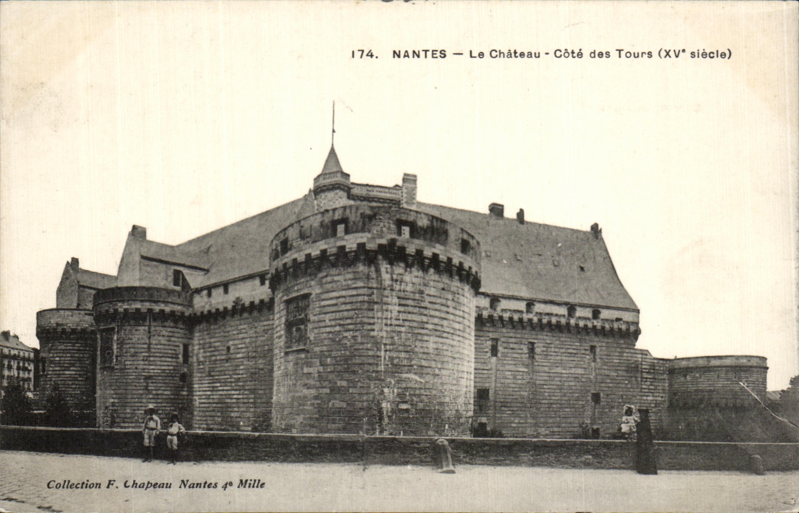 CPA Nants the Castle dimensions Tours