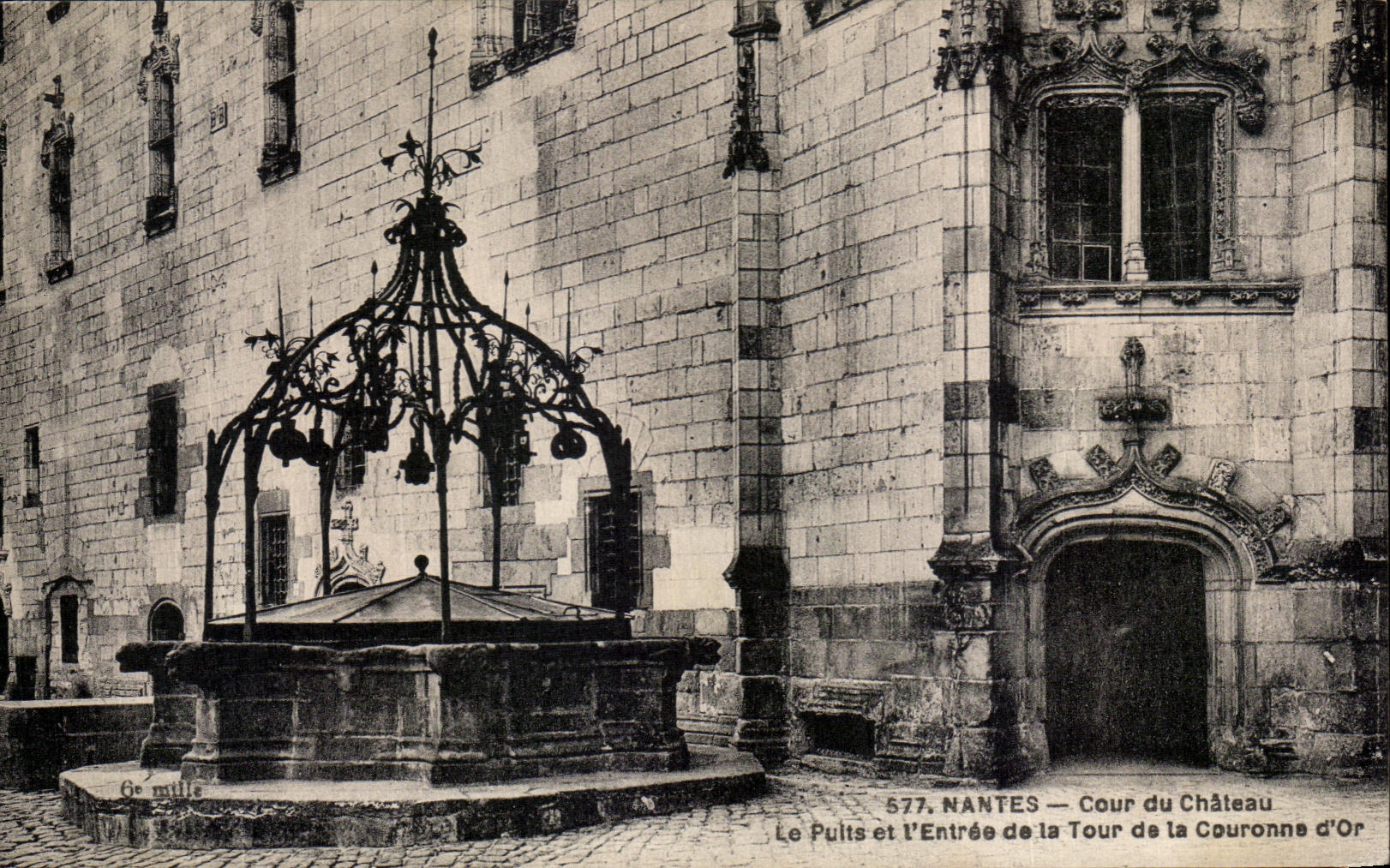 CPA Nantes Court of the Castle Pulis and I Entrance of the Tower