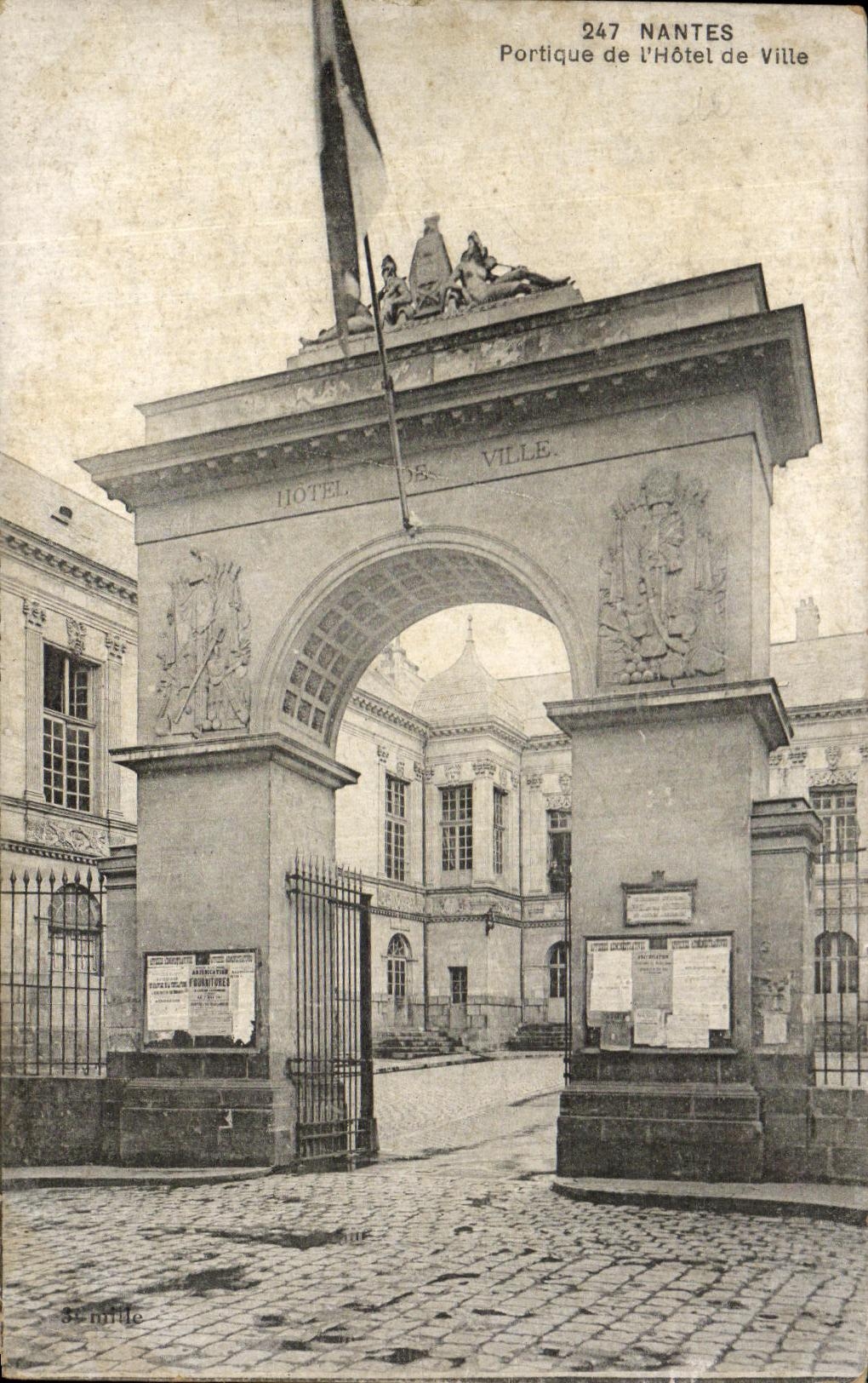 CPA Nantes Gantry of Town hall