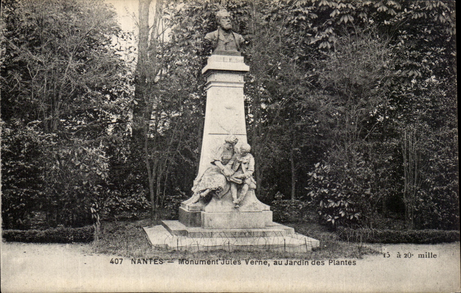 CPA Nantes Monument Jules Verne with the Botanical garden