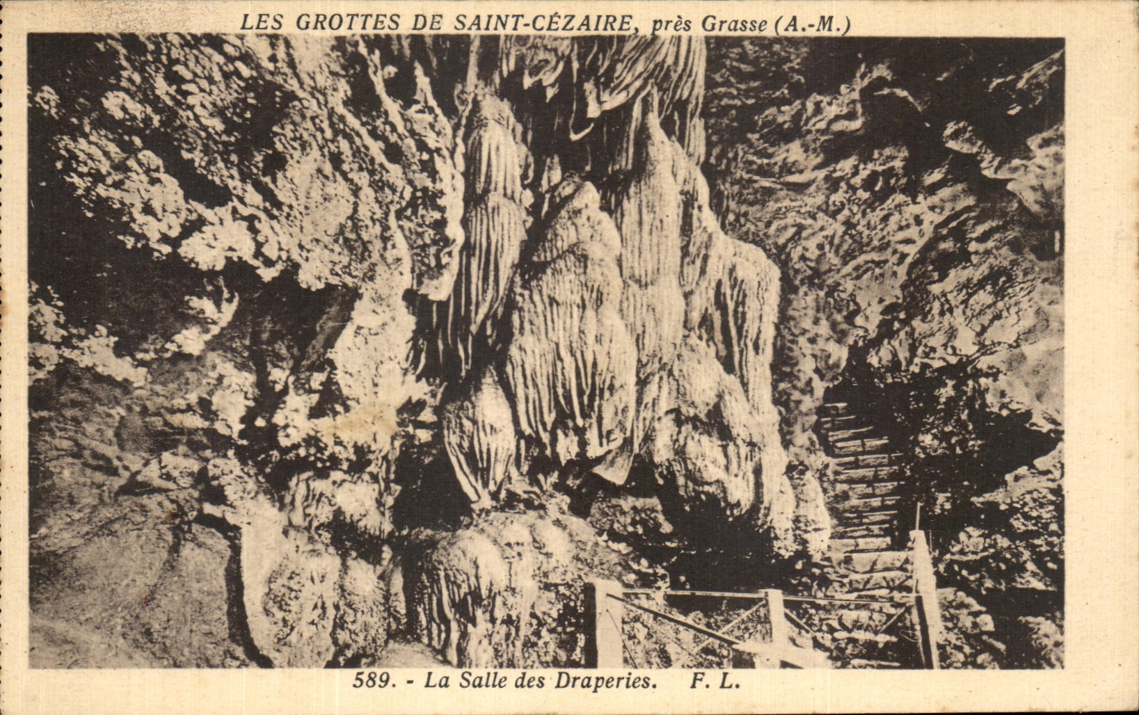 CPA Les Grottes De Saint Cezaire pres grasse La Salle des Draperies